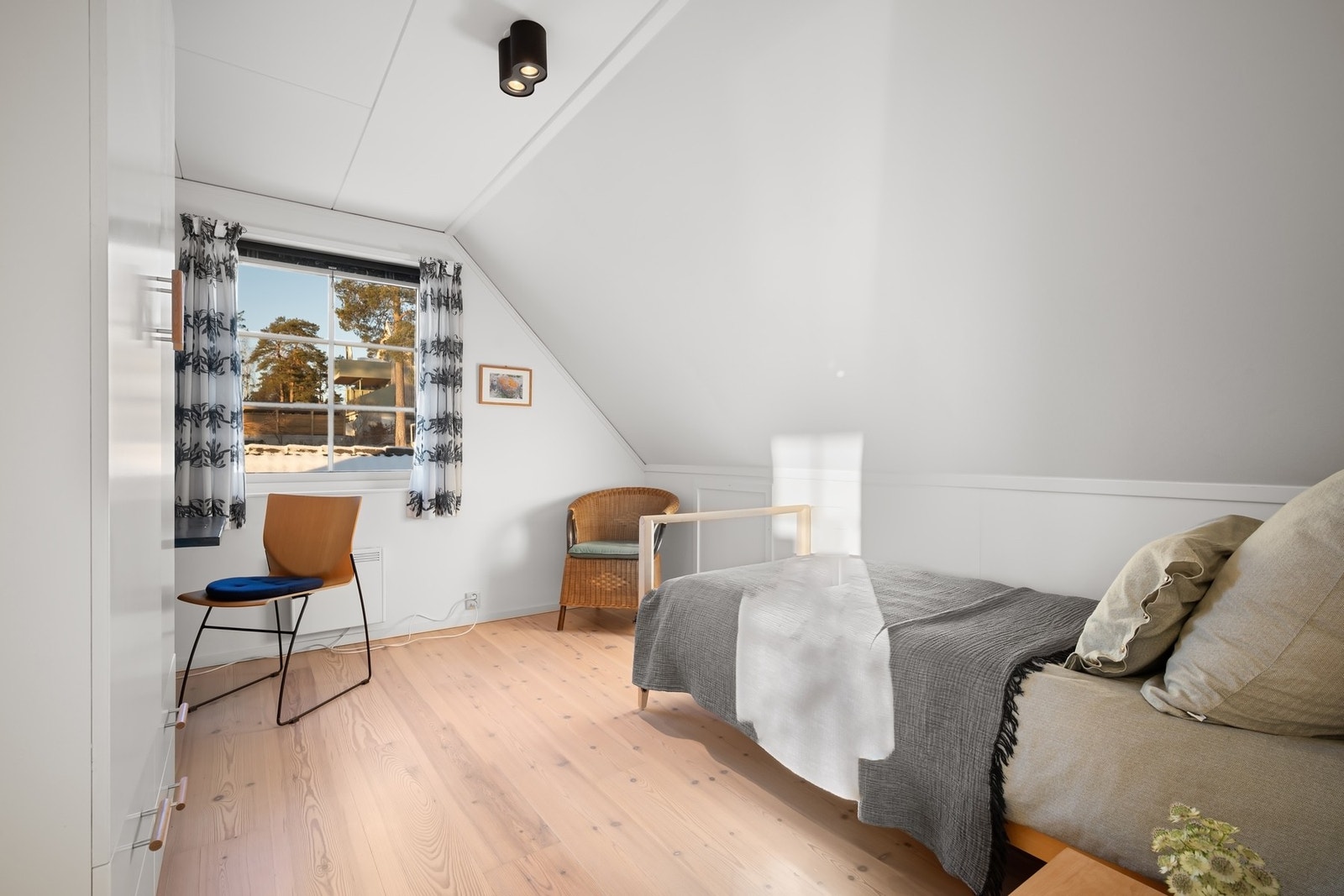 Videre finner man 4 soverom i denne etasjen av gode størrelser. Galleribilde