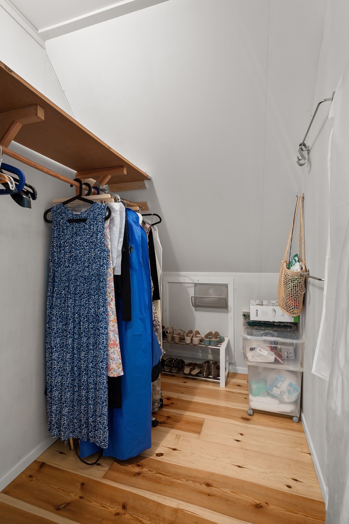 I tilknytning til dette rommet er det en egen bod/walk in garderobe, om man vil etablere det. Galleribilde