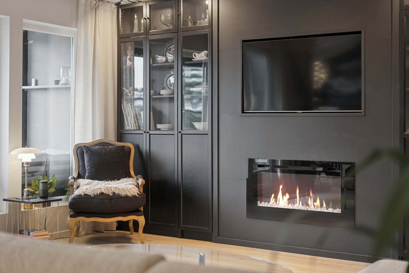 Det er satt inn elektrisk peis. Galleribilde