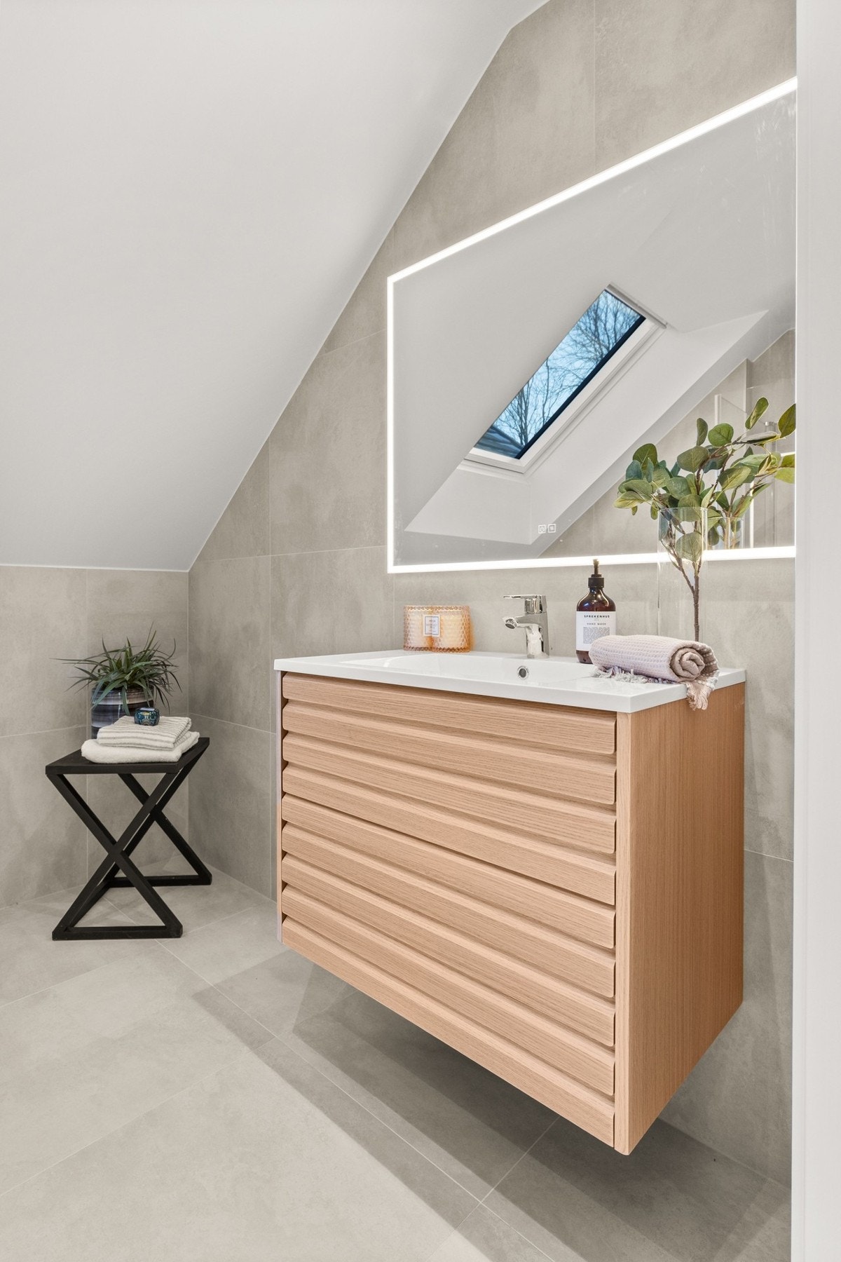 Delikat baderom i 3. etasje Galleribilde