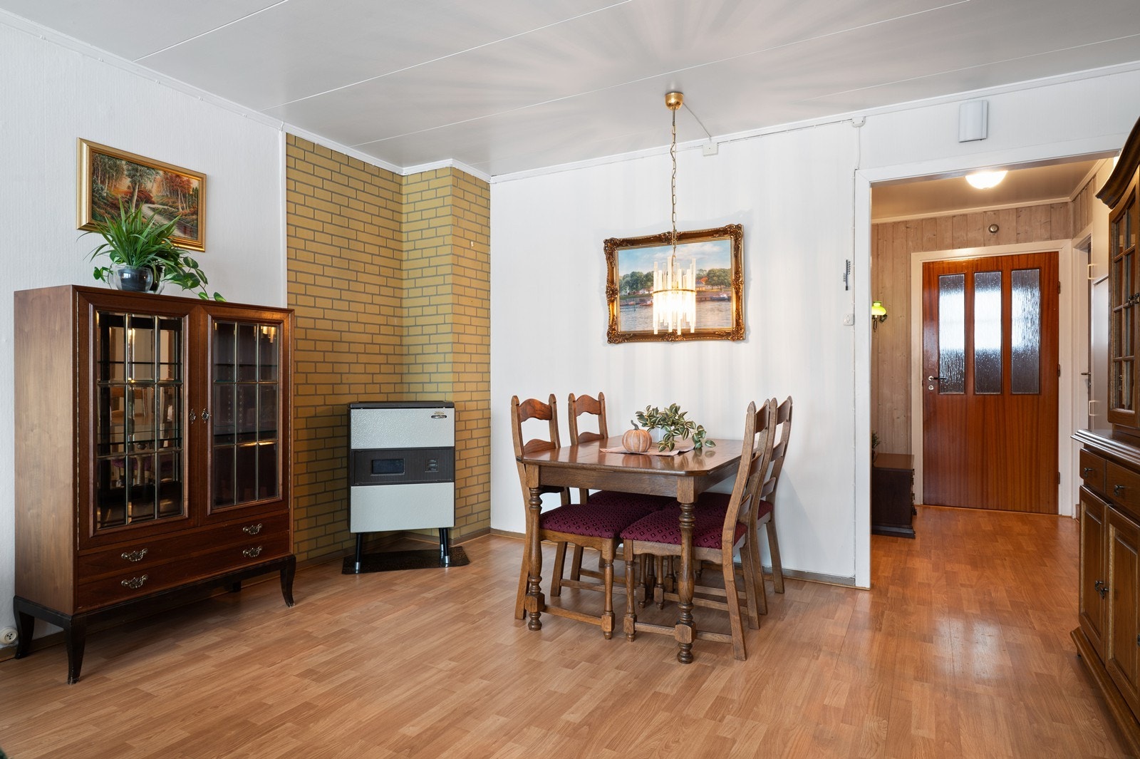 I stuen finnes det en eldre parafinovn. Galleribilde