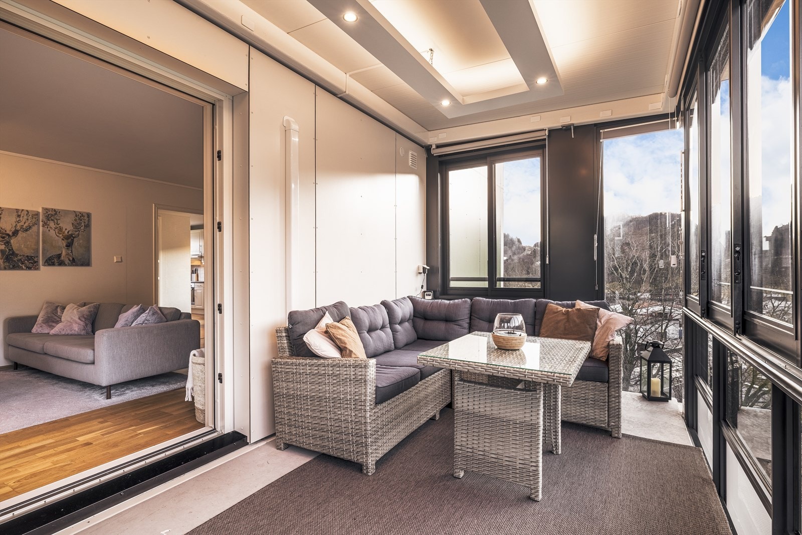 Borettslaget har nylig gjennomført balkongprosjekt hvor balkongen ble utvidet og innglasset i tillegg til utskifting av vinduer og montering av ny varmepumpe Galleribilde