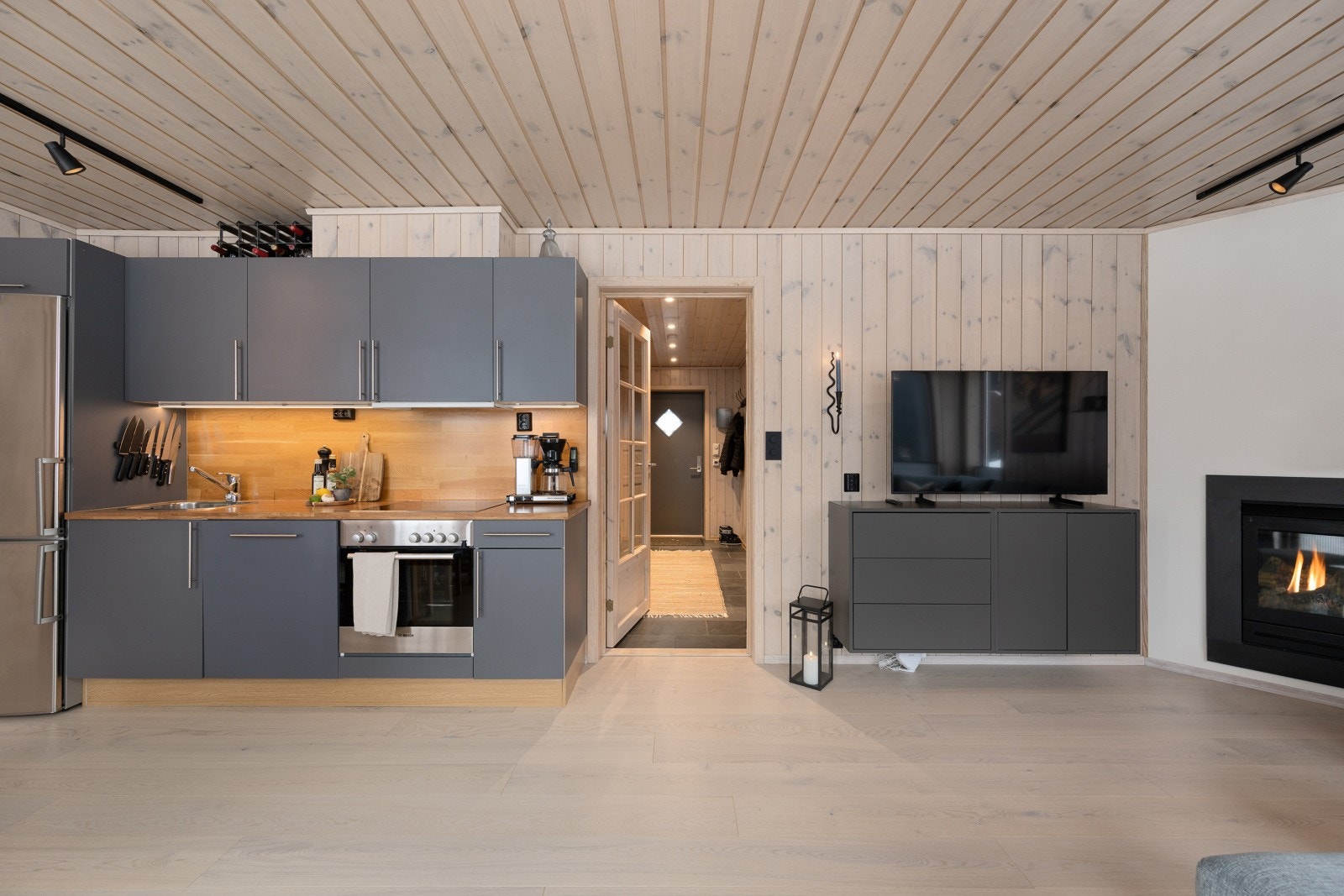 Veldig trivelig allrom med lyse overflater og godt lys. Galleribilde