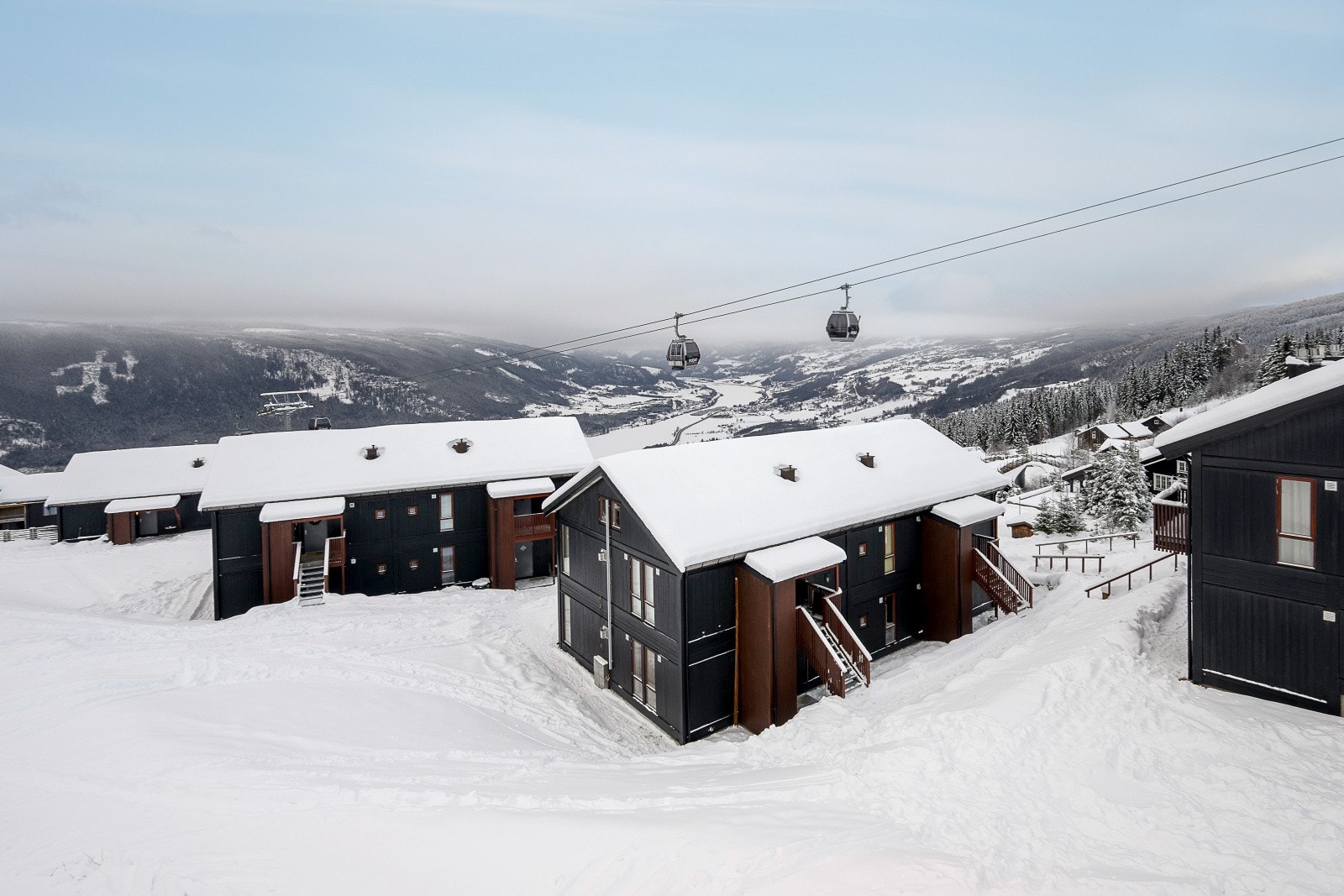 Hafjell ligger rett ved inngangsporten til Gudbrandsdalen og området har vidstrakt panoramautsikt over den vakre dalen, samt mot fjellheimen i horisonten. Galleribilde
