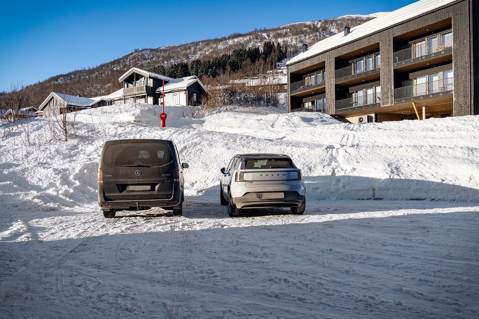 Felles parkeringsplass utendørs Galleribilde