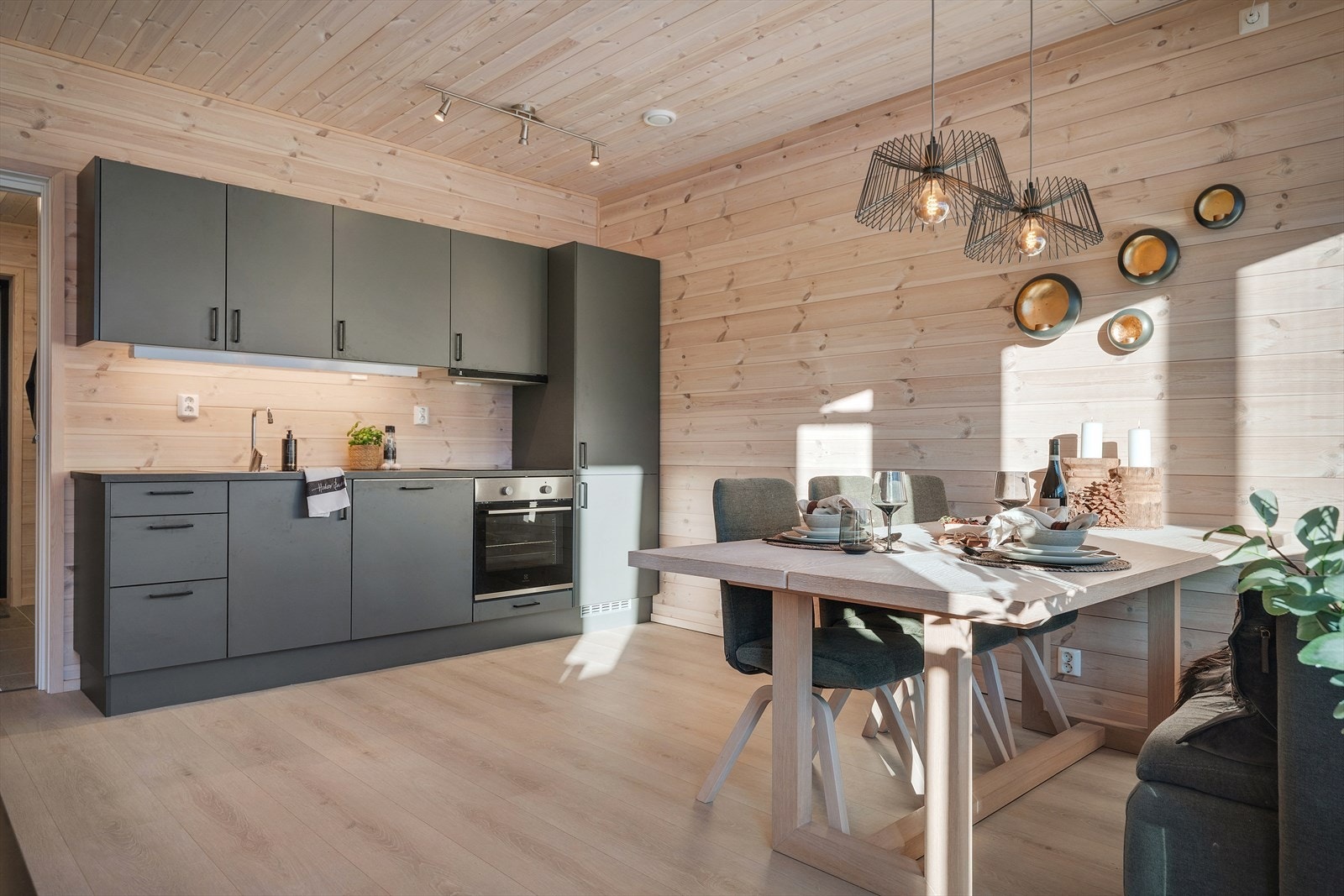 En åpen stue-/kjøkkenløsning på 16,8 m² Galleribilde