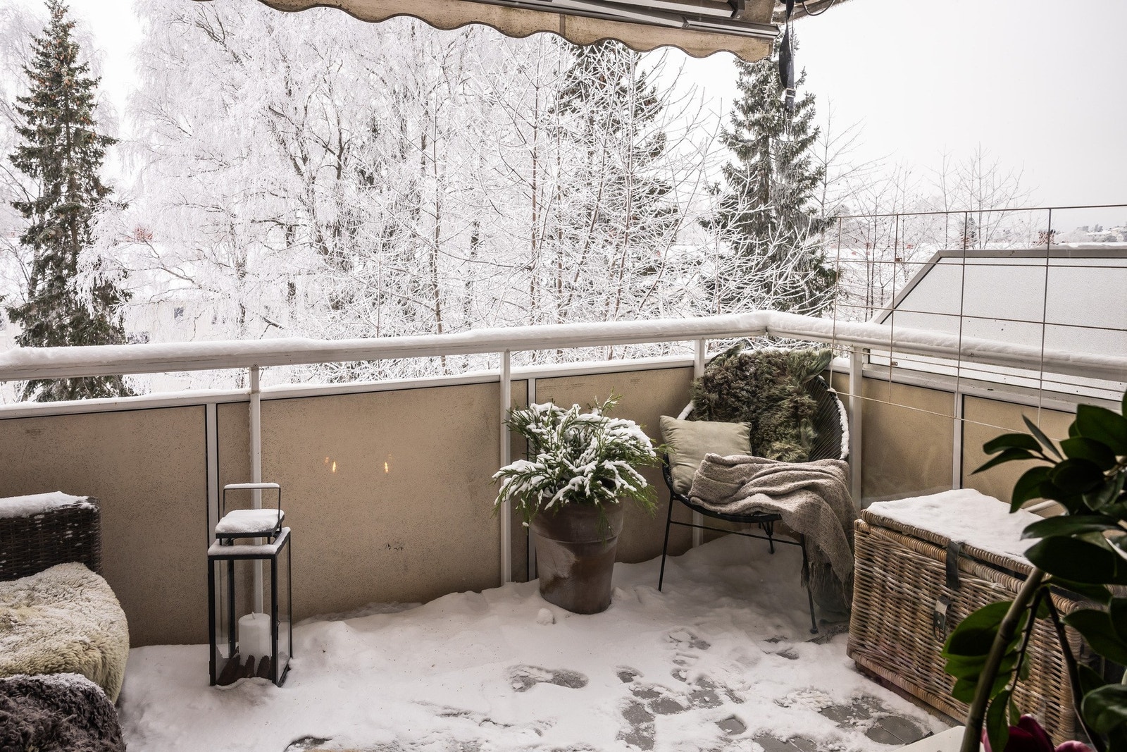 Balkong vinter. Galleribilde