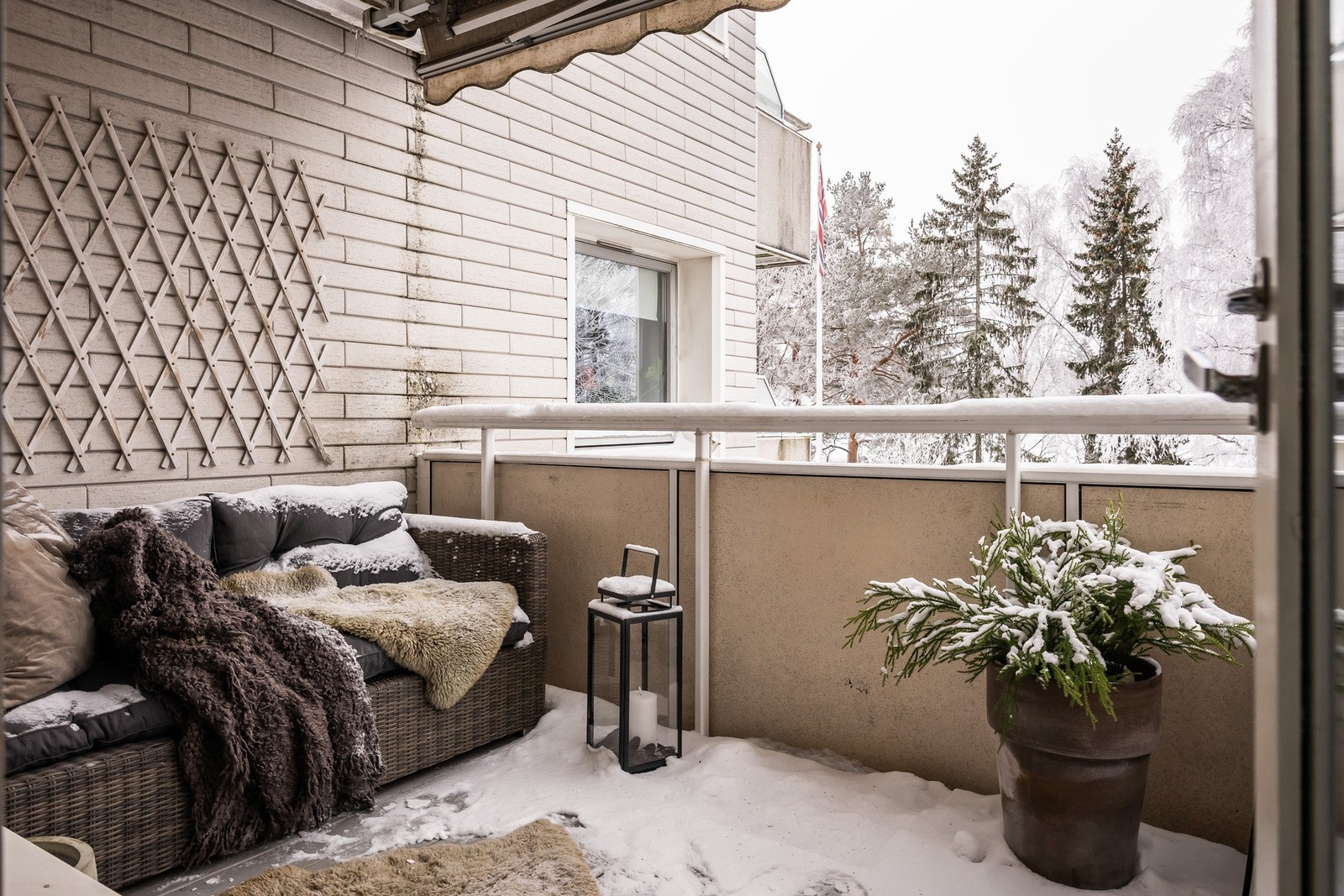 Balkong vinter. Galleribilde