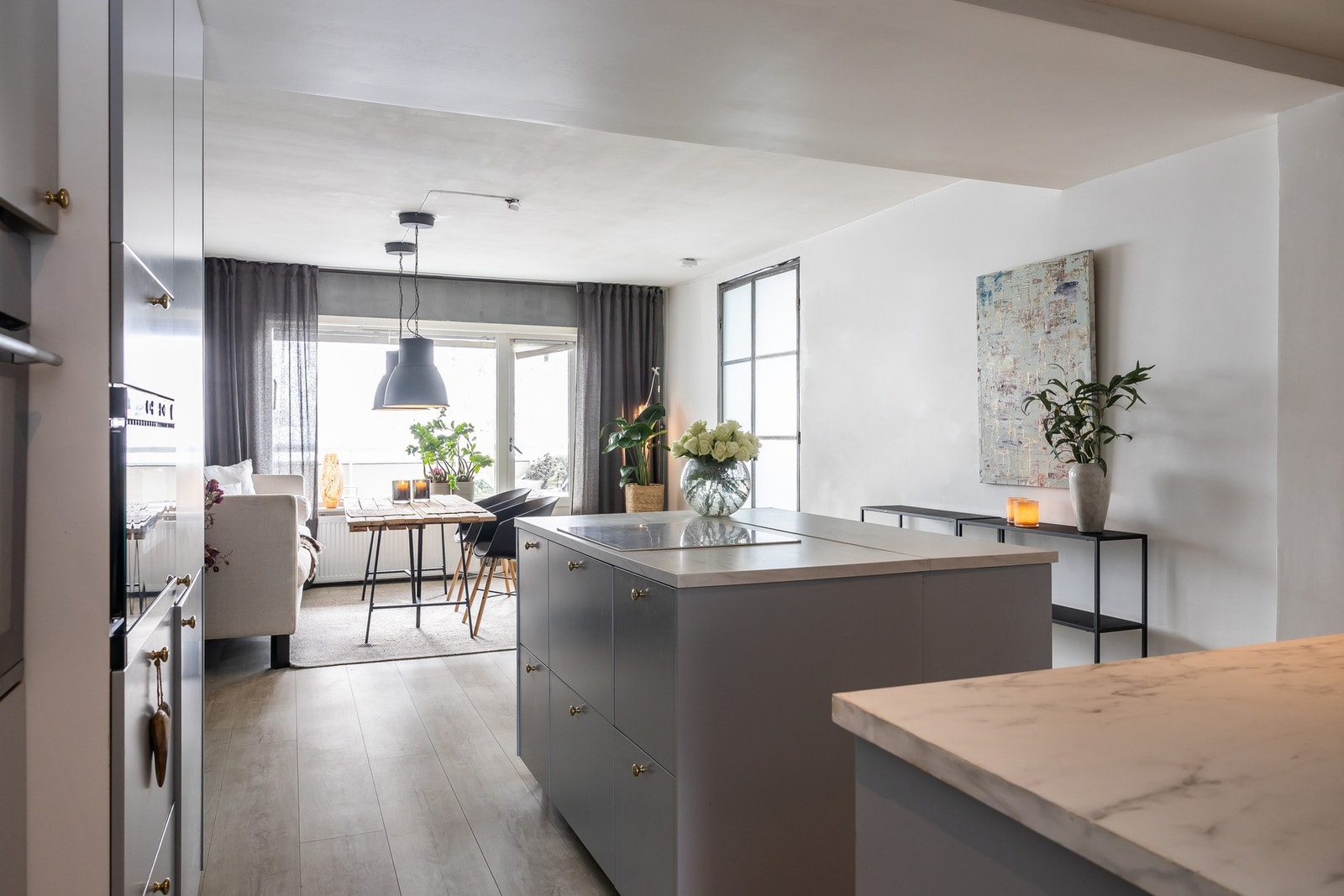 Varmtvann og fyring er inkludert i felleskostnadene. Galleribilde