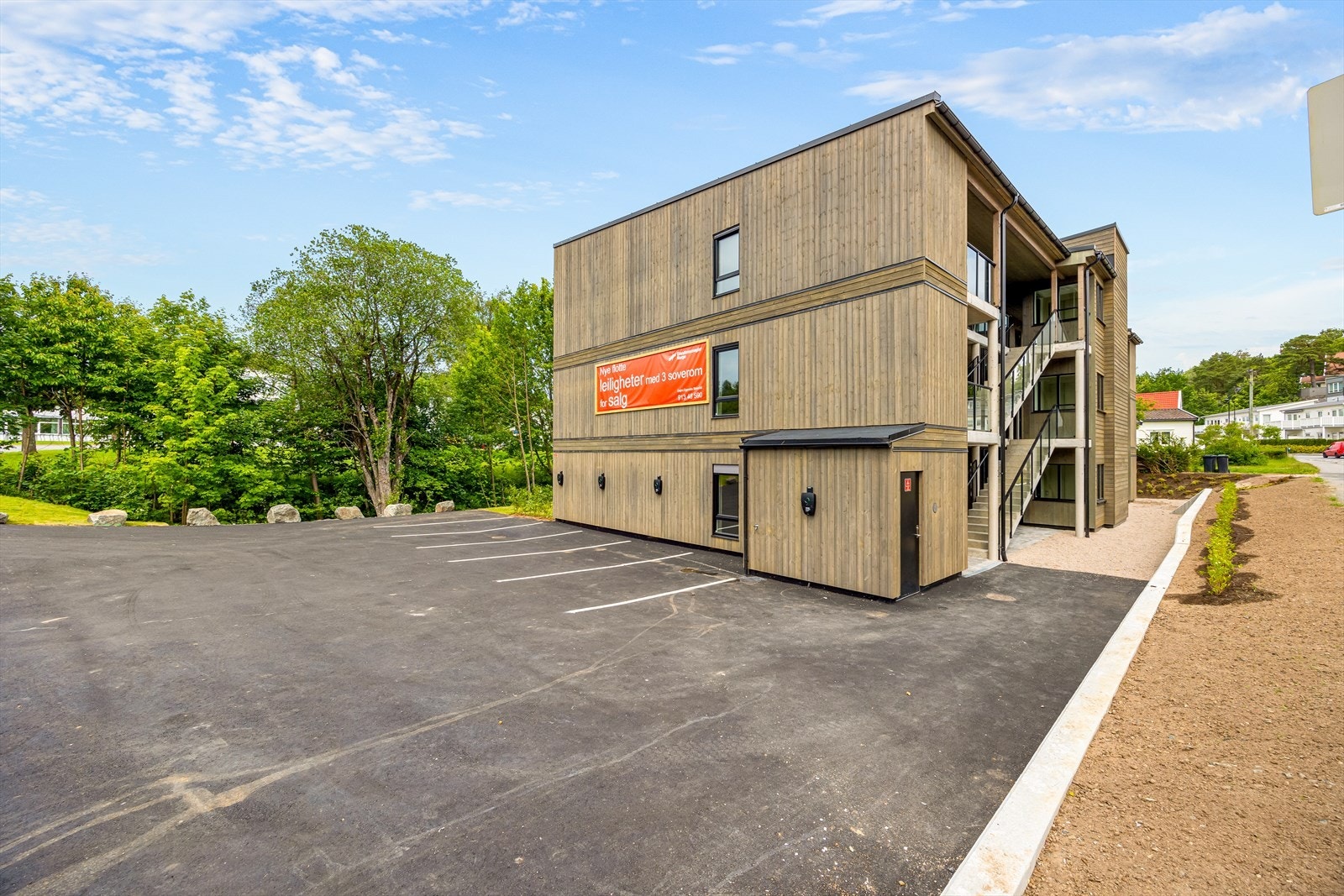 Sameiet disponerer 3 gjesteparkeringer på fellesareal. Galleribilde