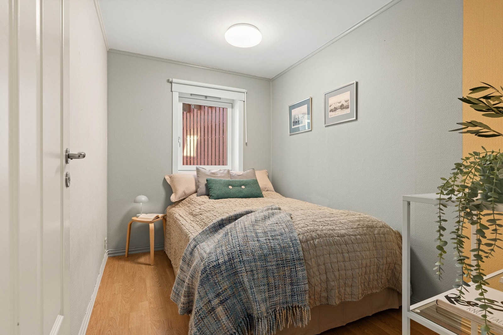 Soverom som passer perfekt som barnerom eller gjesterom Galleribilde