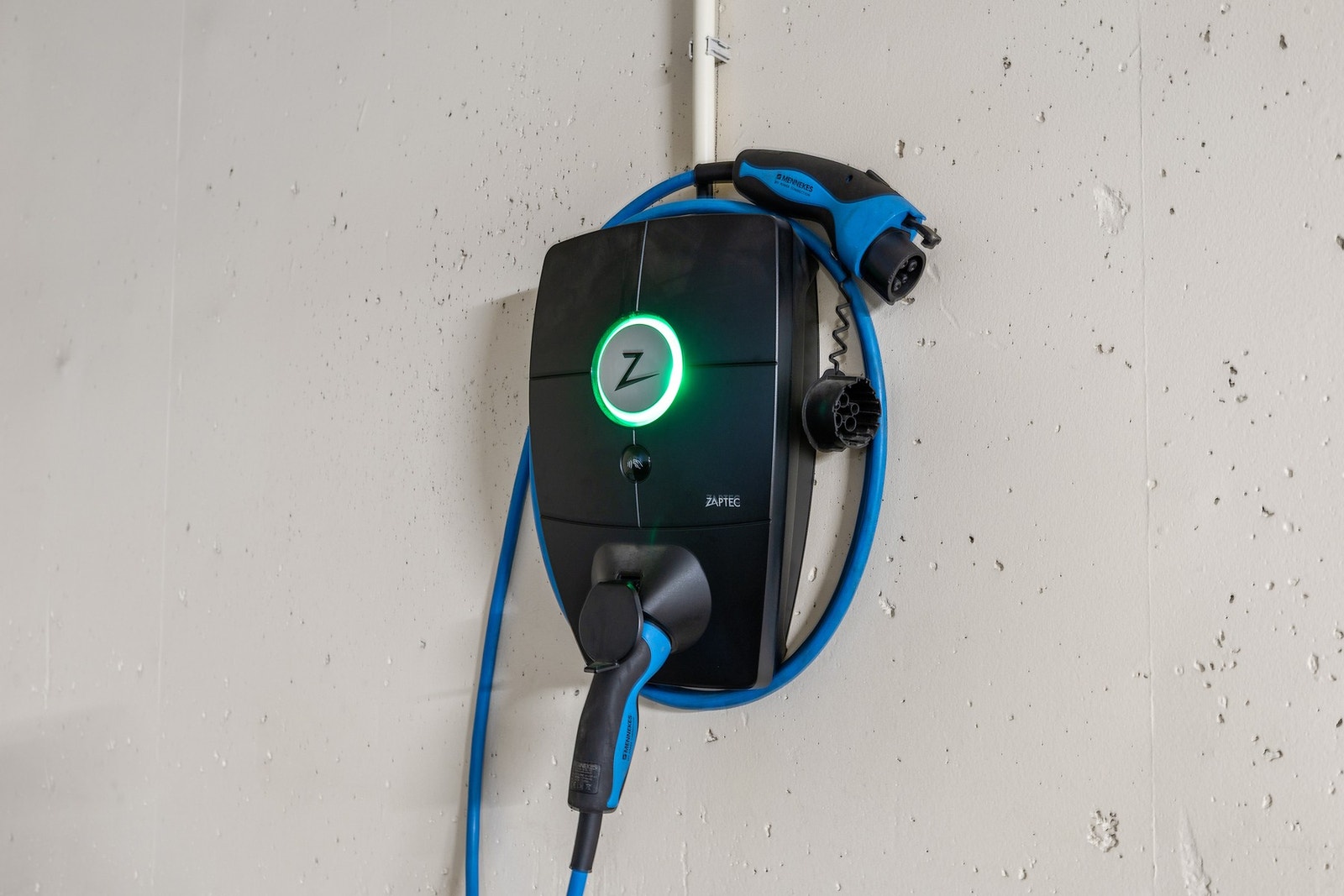 Det er installert el-bil lader fra Zaptek Galleribilde