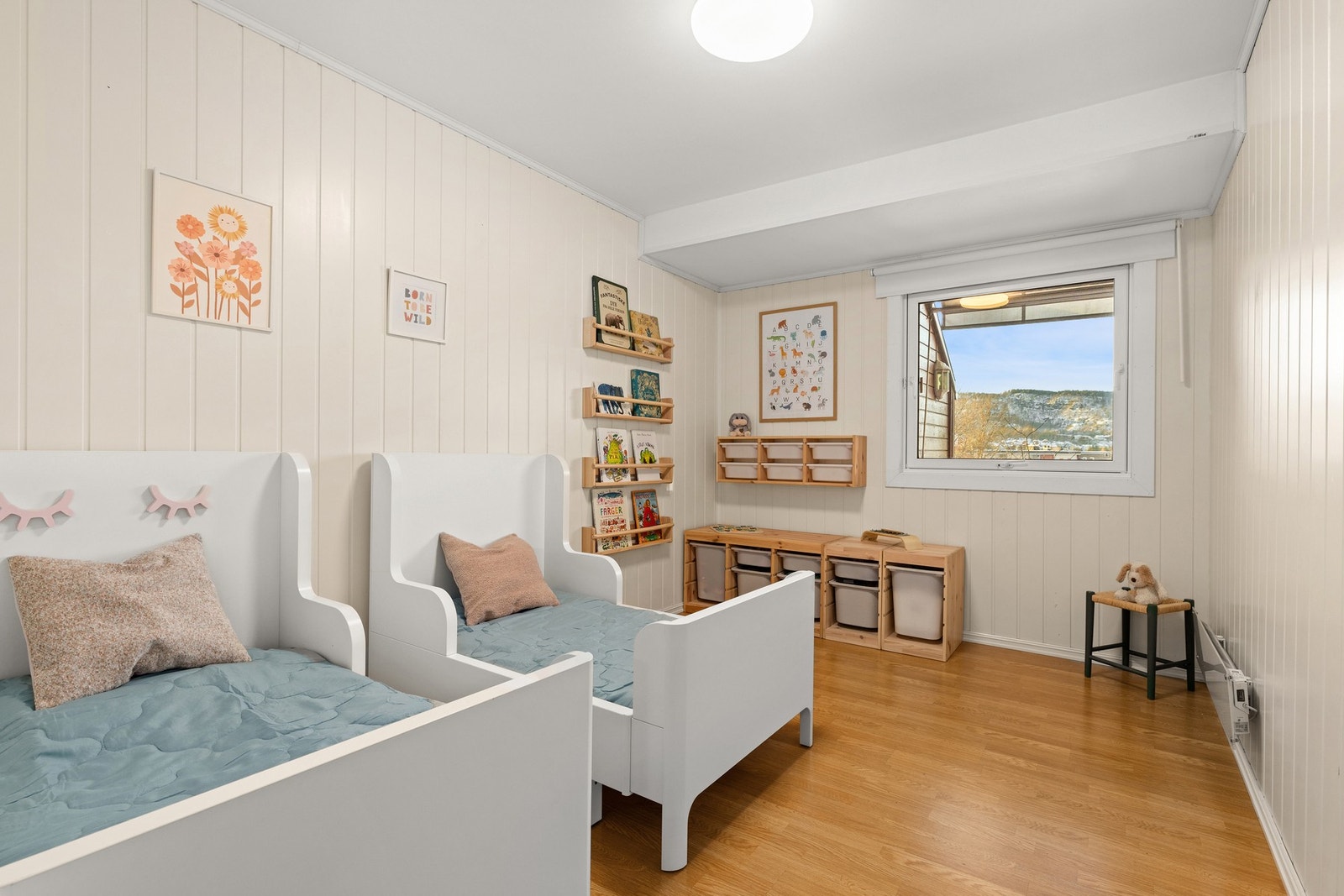 Hovedsoverom brukes i dag som barnerom og har vindu
ut mot balkong. Galleribilde