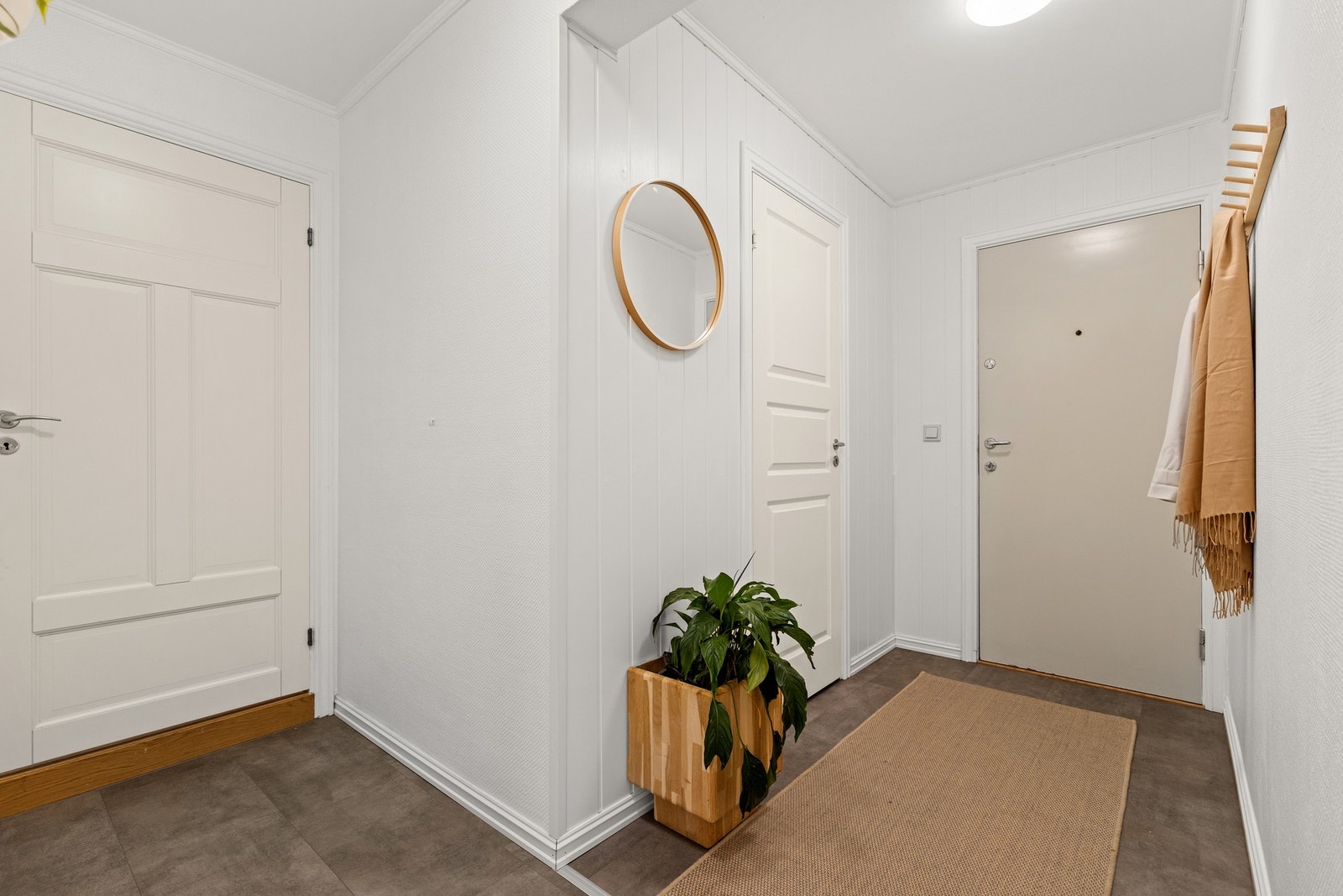 Gangen har egen praktisk innvendig bod Galleribilde