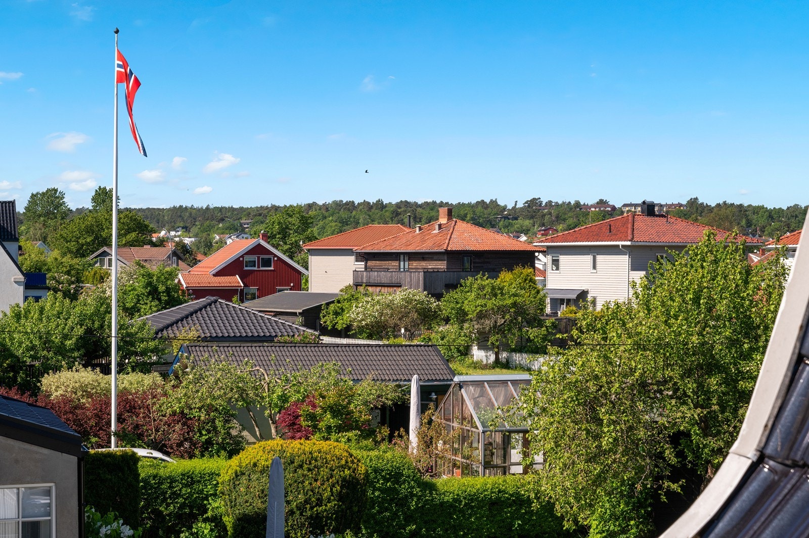 Fredelig og sentral beliggenhet med nærhet til alt. Galleribilde