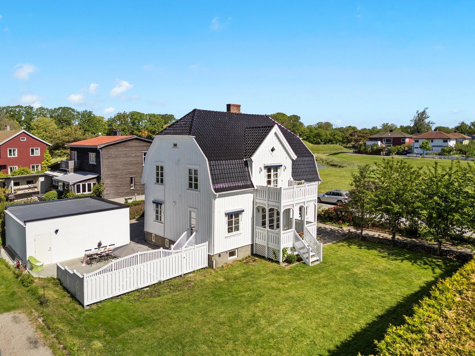 Kombinasjonen av historisk sjarm og moderne komfort gjør denne boligen helt spesiell. Galleribilde