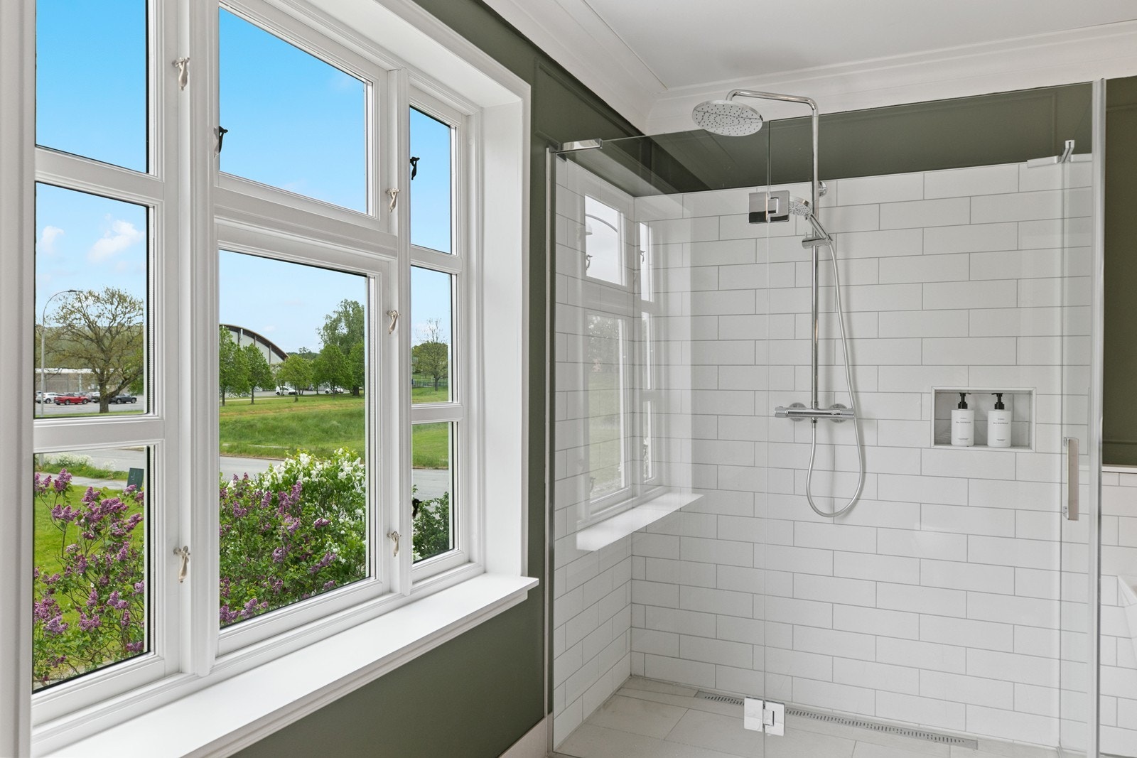 Stilrene løsninger og moderne detaljer på alle våtrom Galleribilde