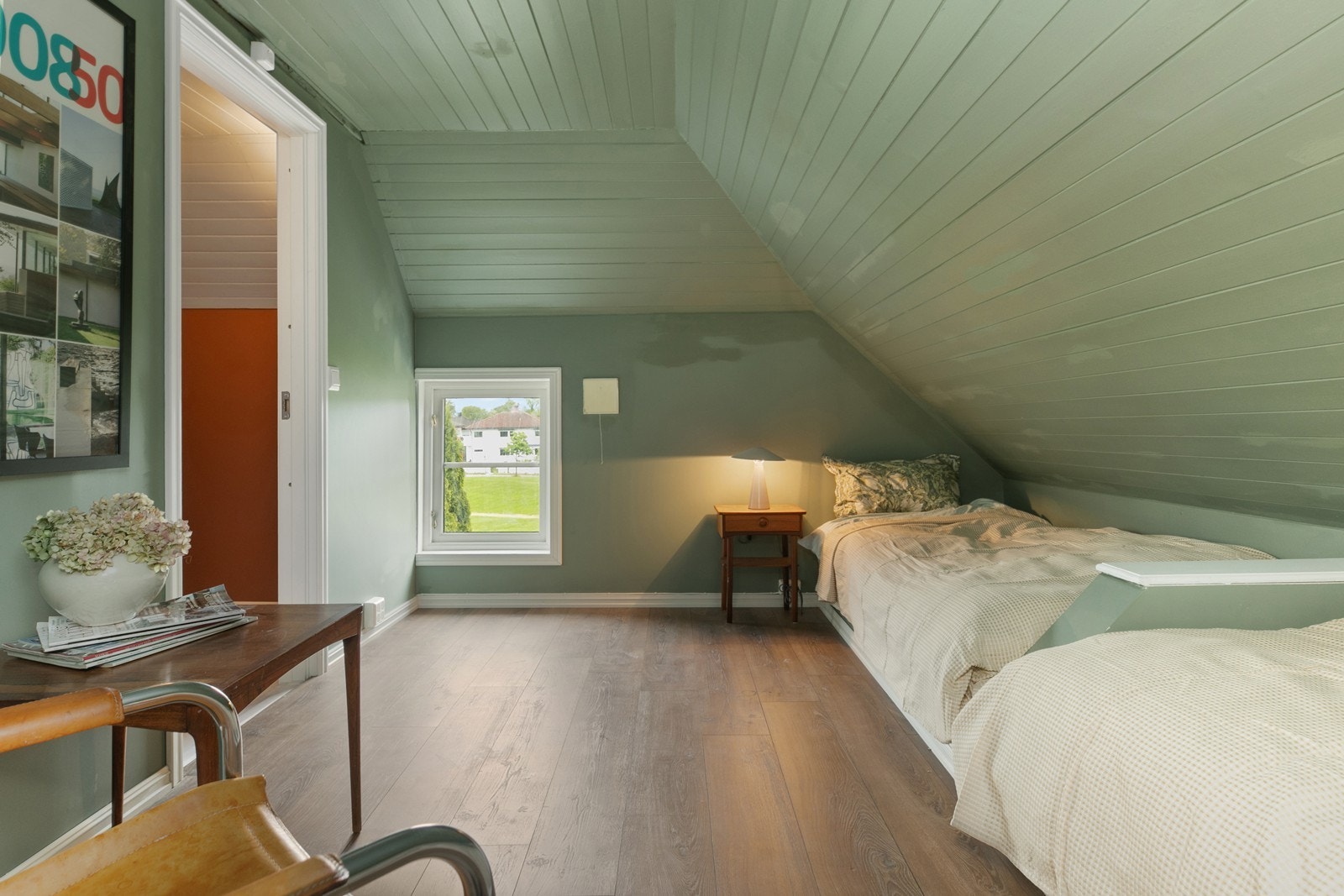 Rom på loft blir idag benyttet som soverom av eier. Dog er ikke dette godkjent rom for varig opphold. Galleribilde