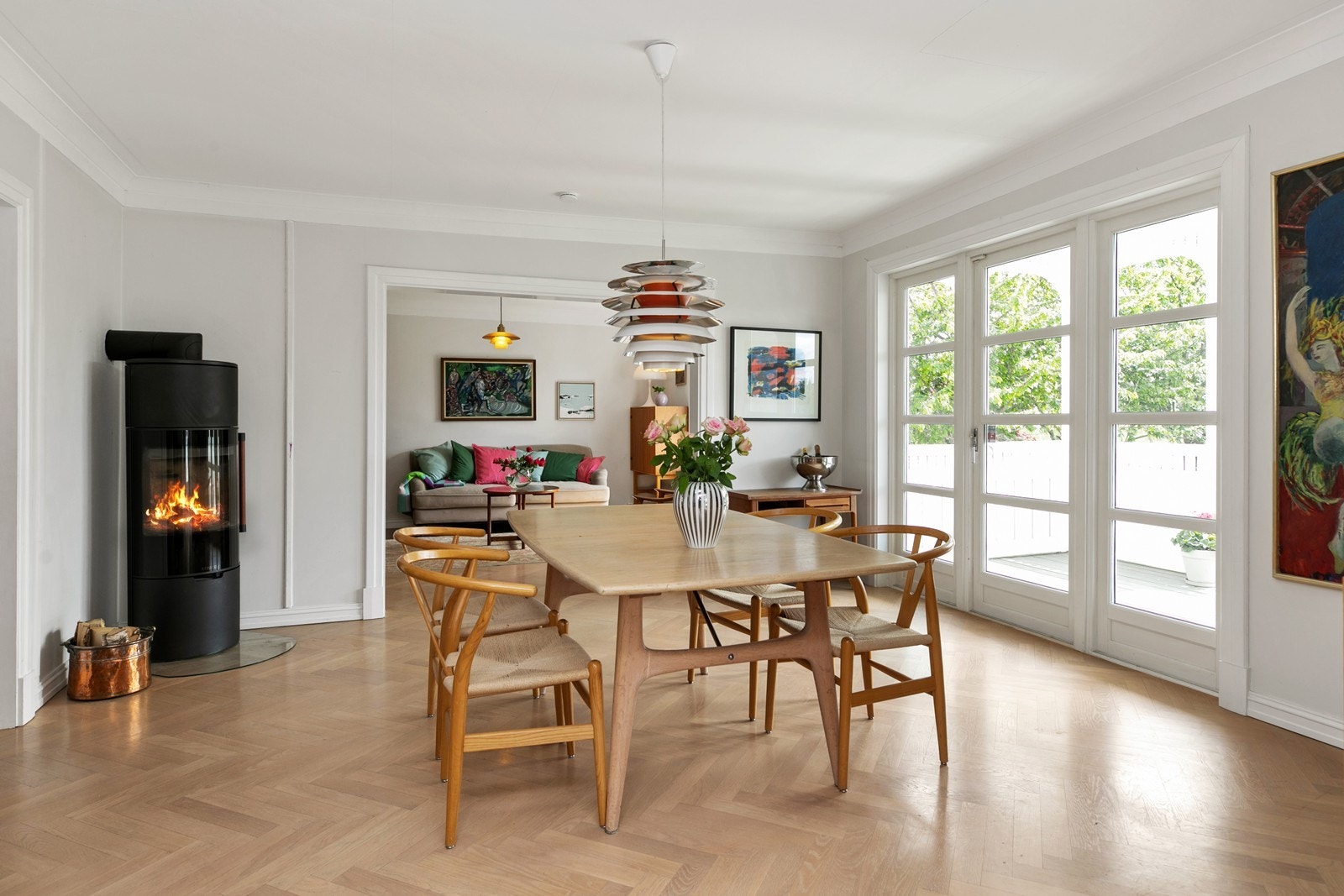 Stilfull peis som skaper en varm og koselig atmosfære. Galleribilde