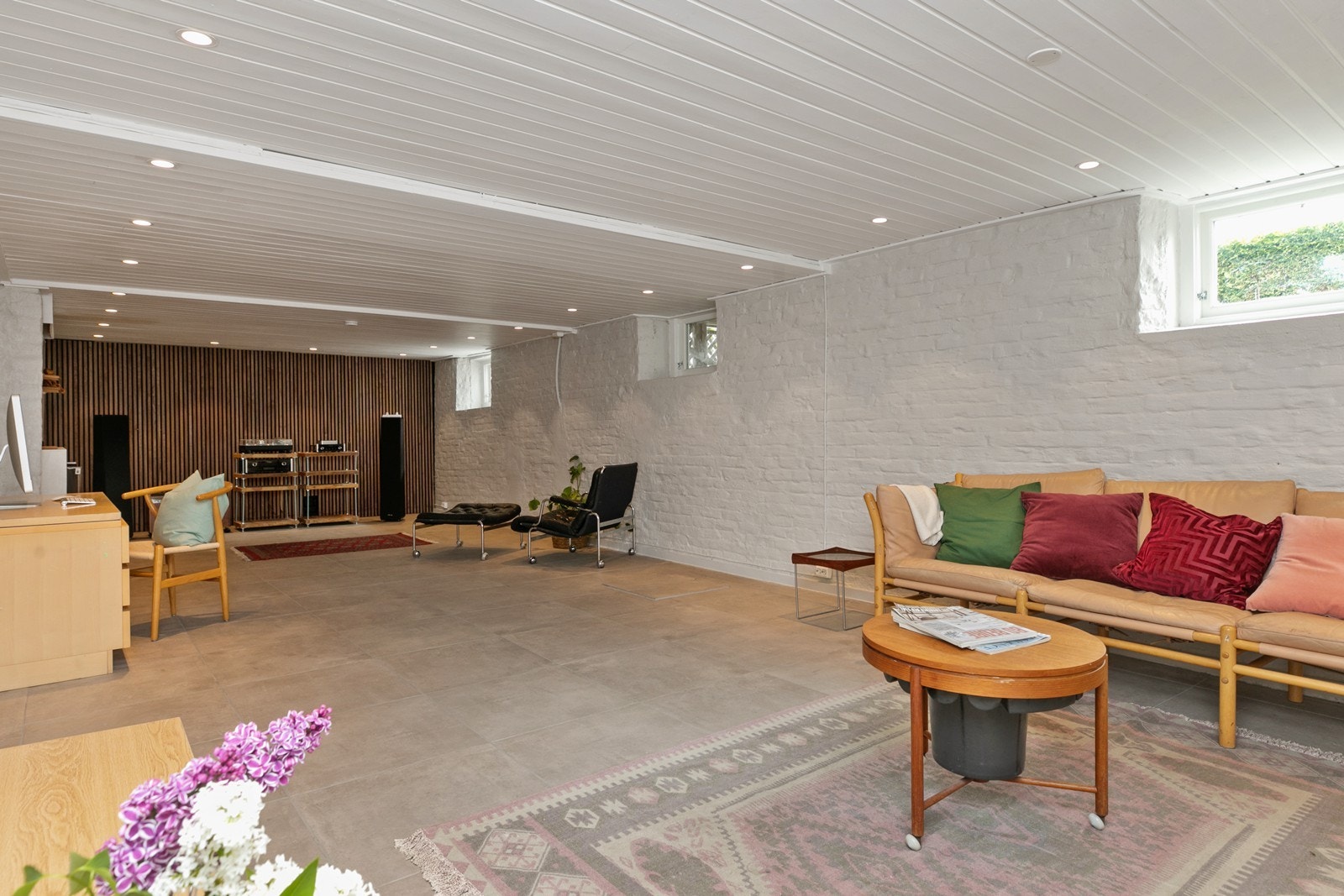 Innredet kjeller. Dog er ikke kjelleren godkjent til rom for varig opphold. Galleribilde