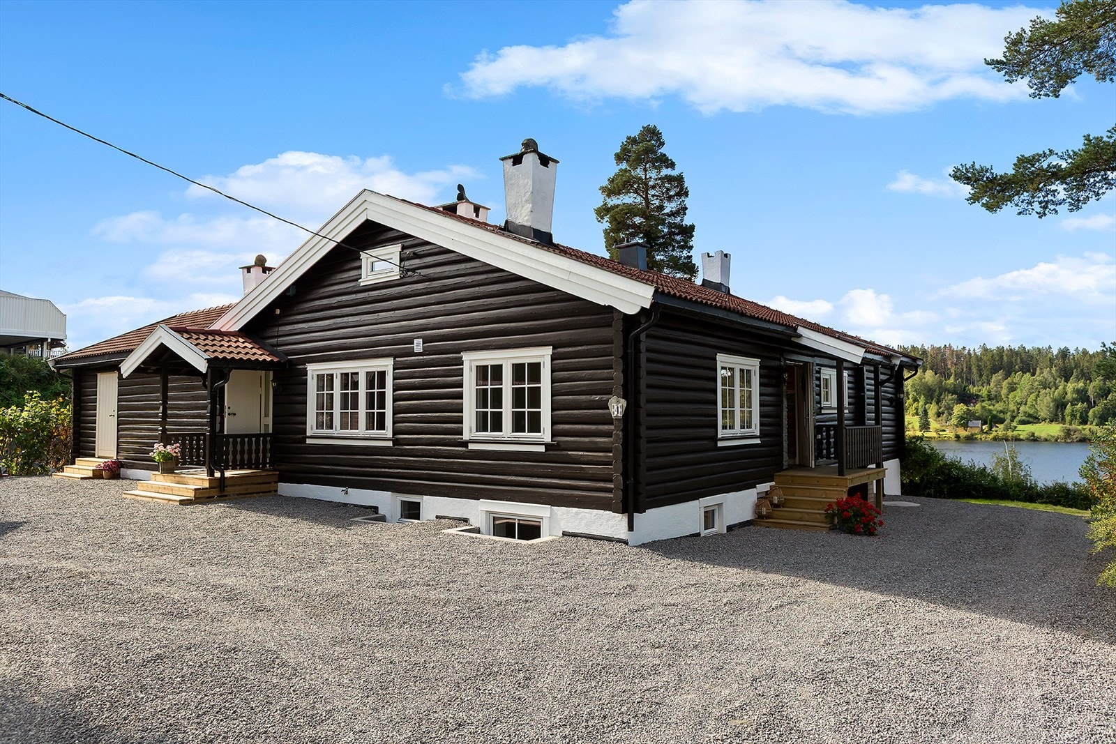 Meget godt med parkering på tomten. Galleribilde