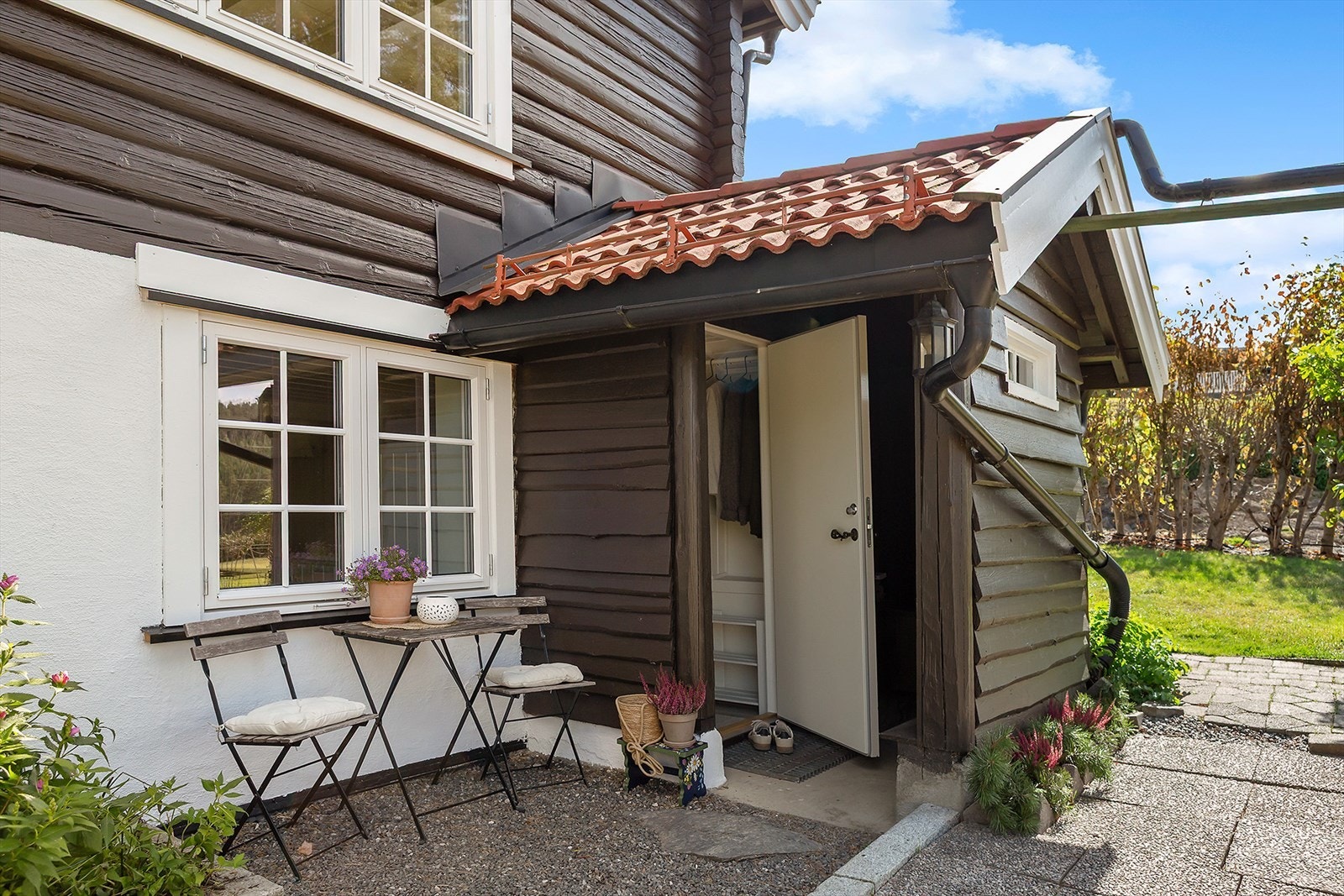 Inngang til hybeldel - Det er hele tre innganger til huset Galleribilde