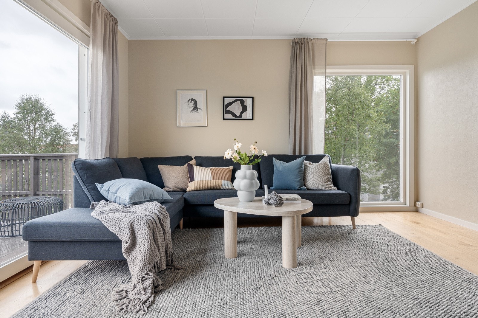 Den gode planløsningen gjør at boligen framstår svært praktisk og egnet for par og familier.