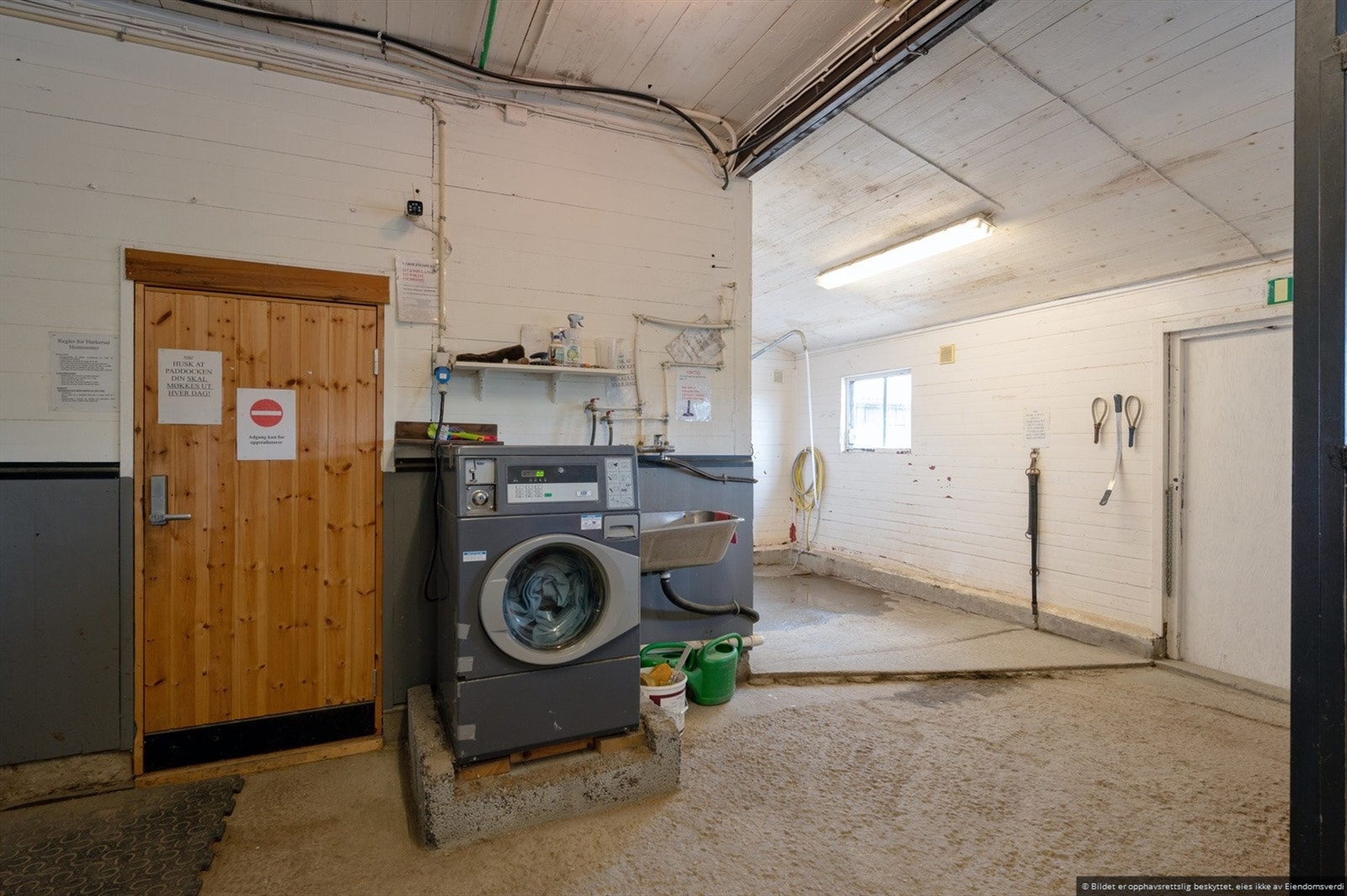 Av vedlikehold og oppgraderinger de senere år så har vaskepilt blitt fornyet med røropplegg og overflatebehandlet og flisrommet er isolert og platebeslått. Galleribilde