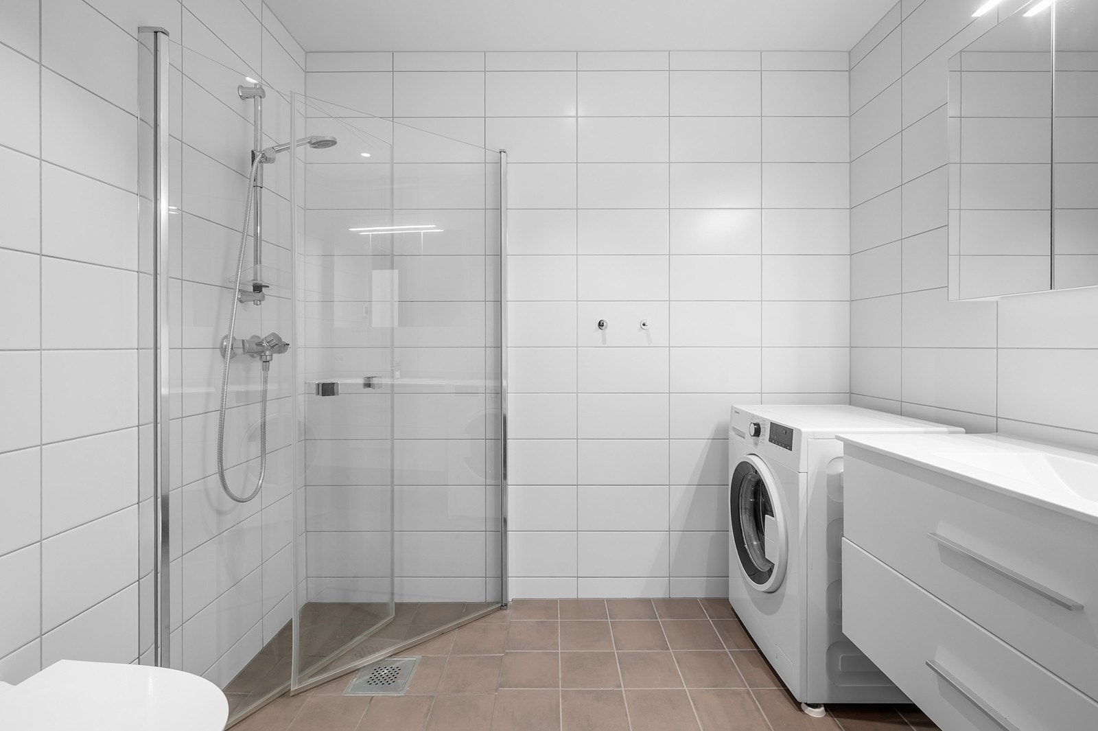 Flott bad/vaskerom. Galleribilde