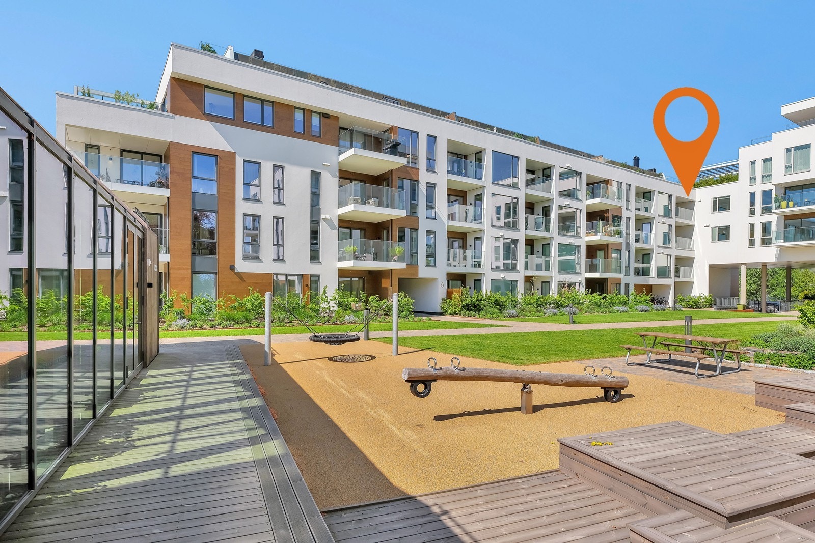 Leiligheten ligger i toppetasjen på enden. Det er heis i bygget. Galleribilde