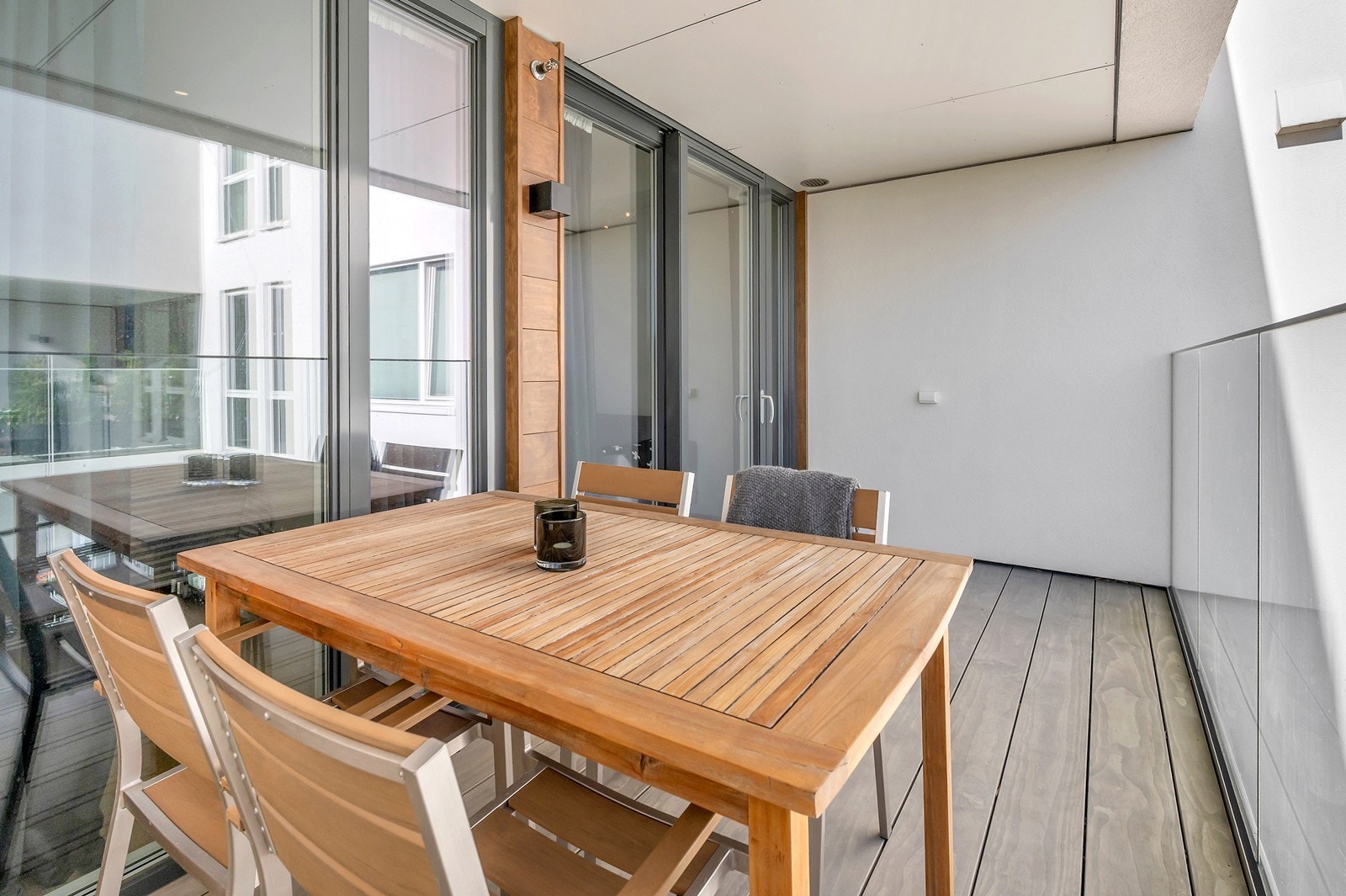 Romslig balkong og flott utsyn mot unike fasiliteter. Idylliske Prestebekken og tursti like ved. Galleribilde