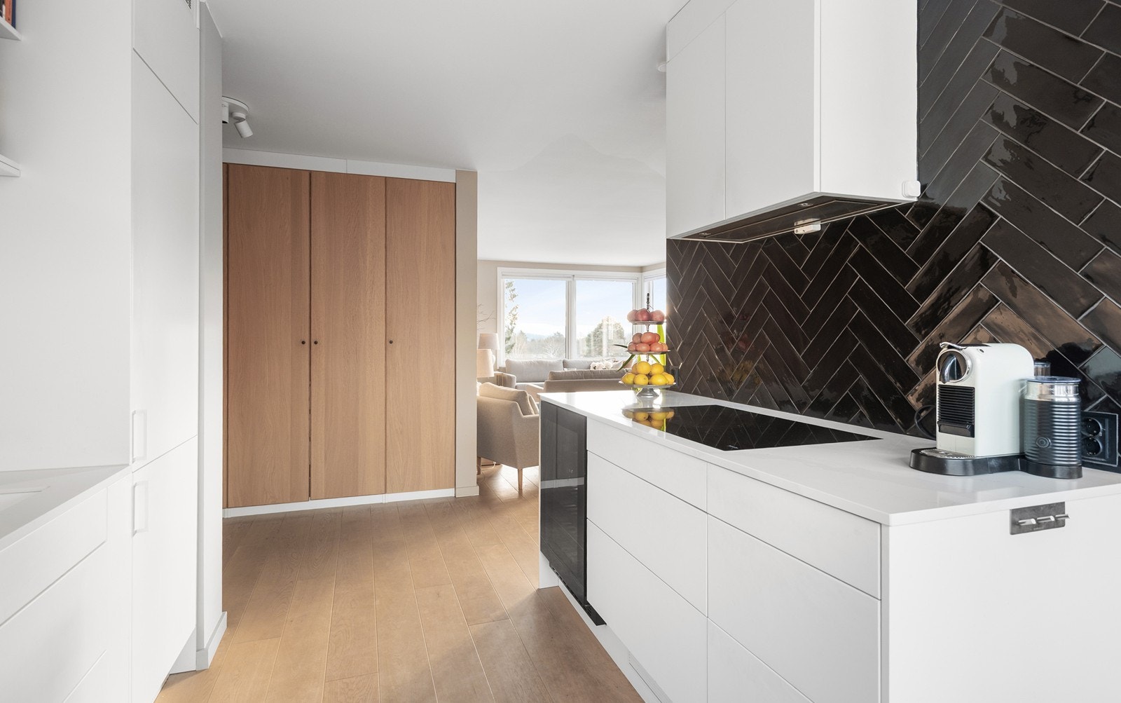 Mye skap- og benkeplass Galleribilde