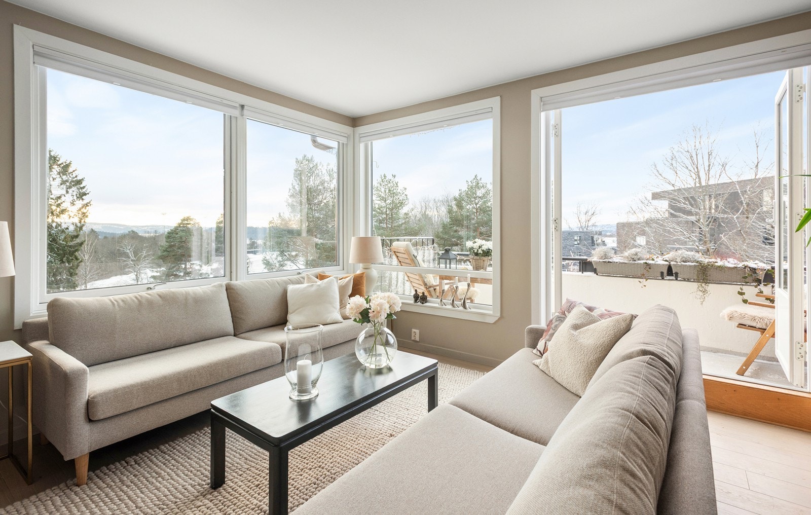 Høyt og fritt uten gjenboere. Det er heller ingen naboer over Galleribilde