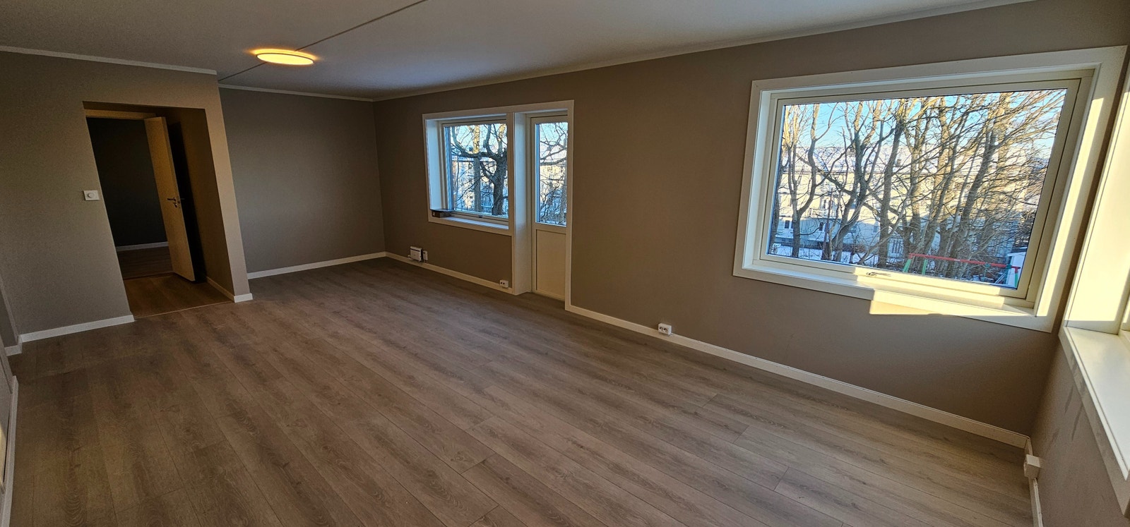 Stue uten innredning, annen vinkel Galleribilde