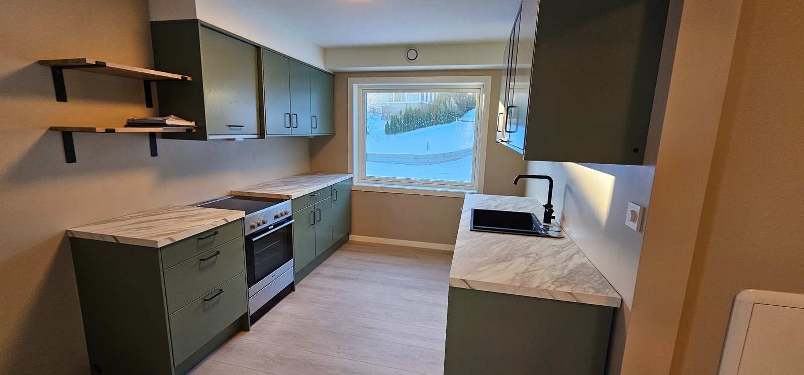 Kjøkken uten innredning, kjøleskap følger ikke med. Galleribilde