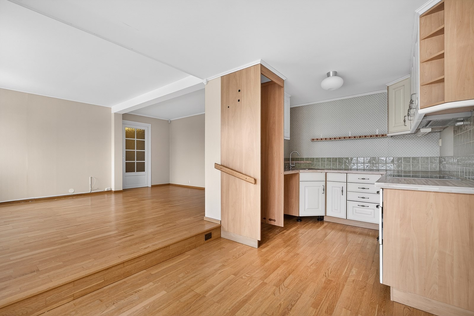 Kjøkken på 10,8 m² med god plass til innredning og mulighet for å etablere en moderne og funksjonell løsning. Galleribilde