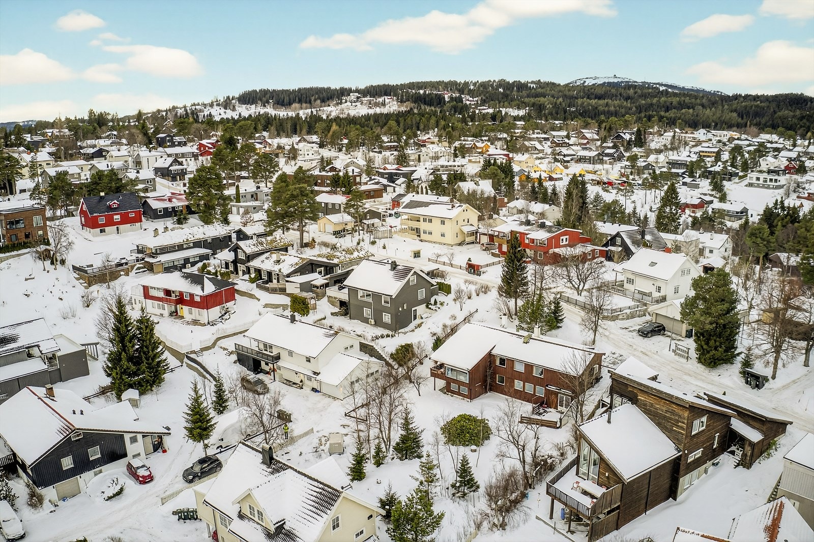Oversiktsbilde av nærområdet - rolige omgivelser med lite trafikk og trygt nærmiljø. Galleribilde