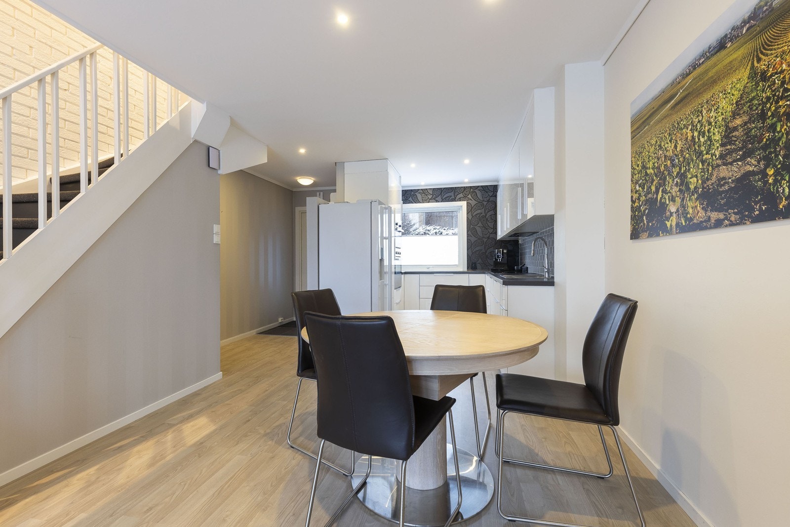 Åpen stue-/kjøkken løsning Galleribilde