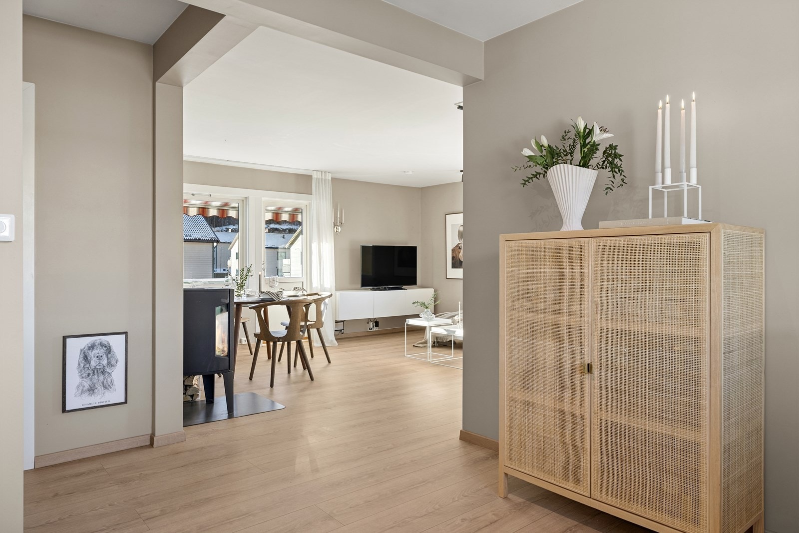 Åpen og sosial stue- og kjøkkenløsning, dette gir et personlig preg på leiligheten! Galleribilde