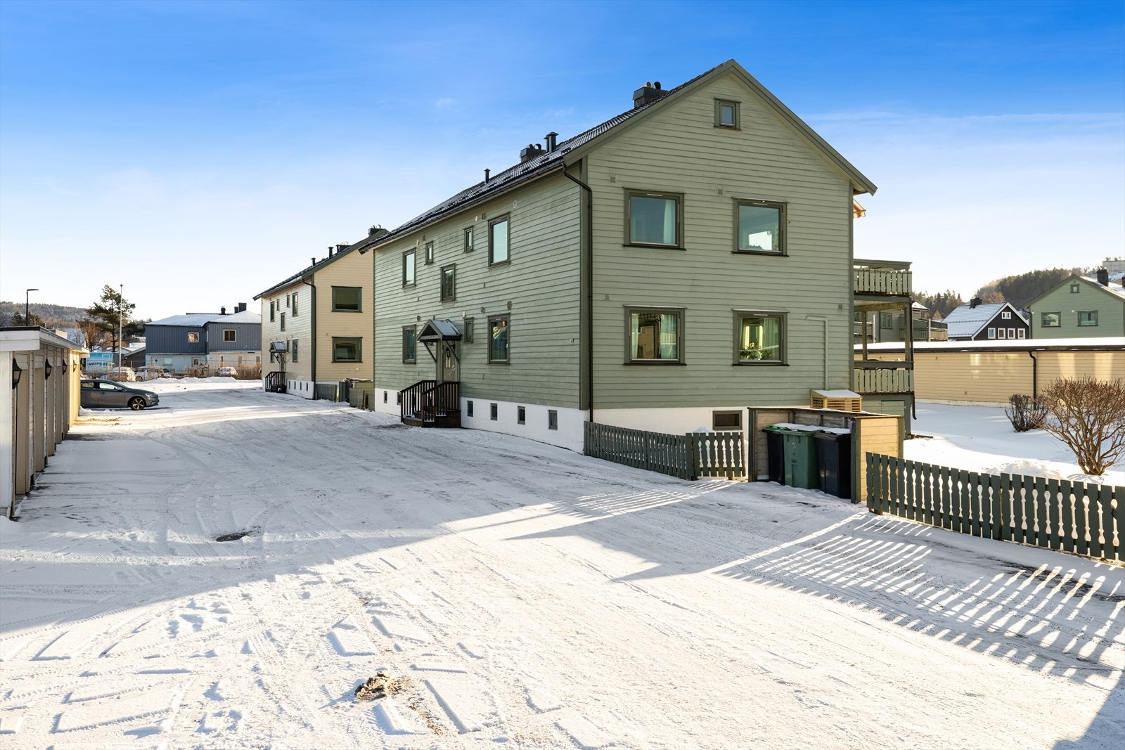 Dette er en perfekt mulighet for deg som ønsker å bo sentralt, samtidig som du får ordnede forhold, gode fellesløsninger og en hverdag som går sømløst - alt ligger til rette for et enkelt og komfortabelt liv. Galleribilde