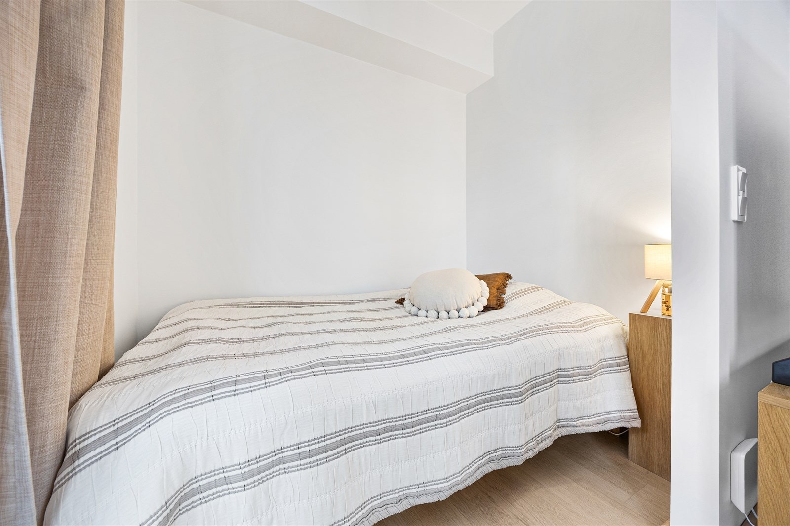 Sovealkoven har god plass til seng og tilhørende møblement. Galleribilde