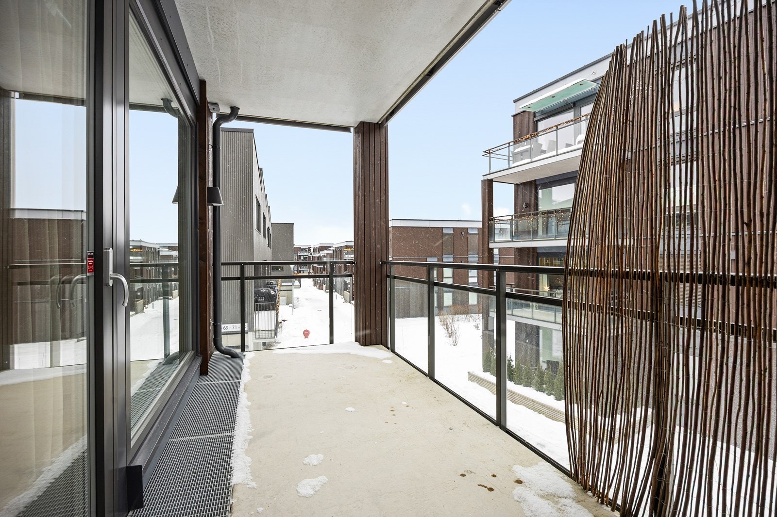 Her er det fin plass til utemøblement og grill. Galleribilde