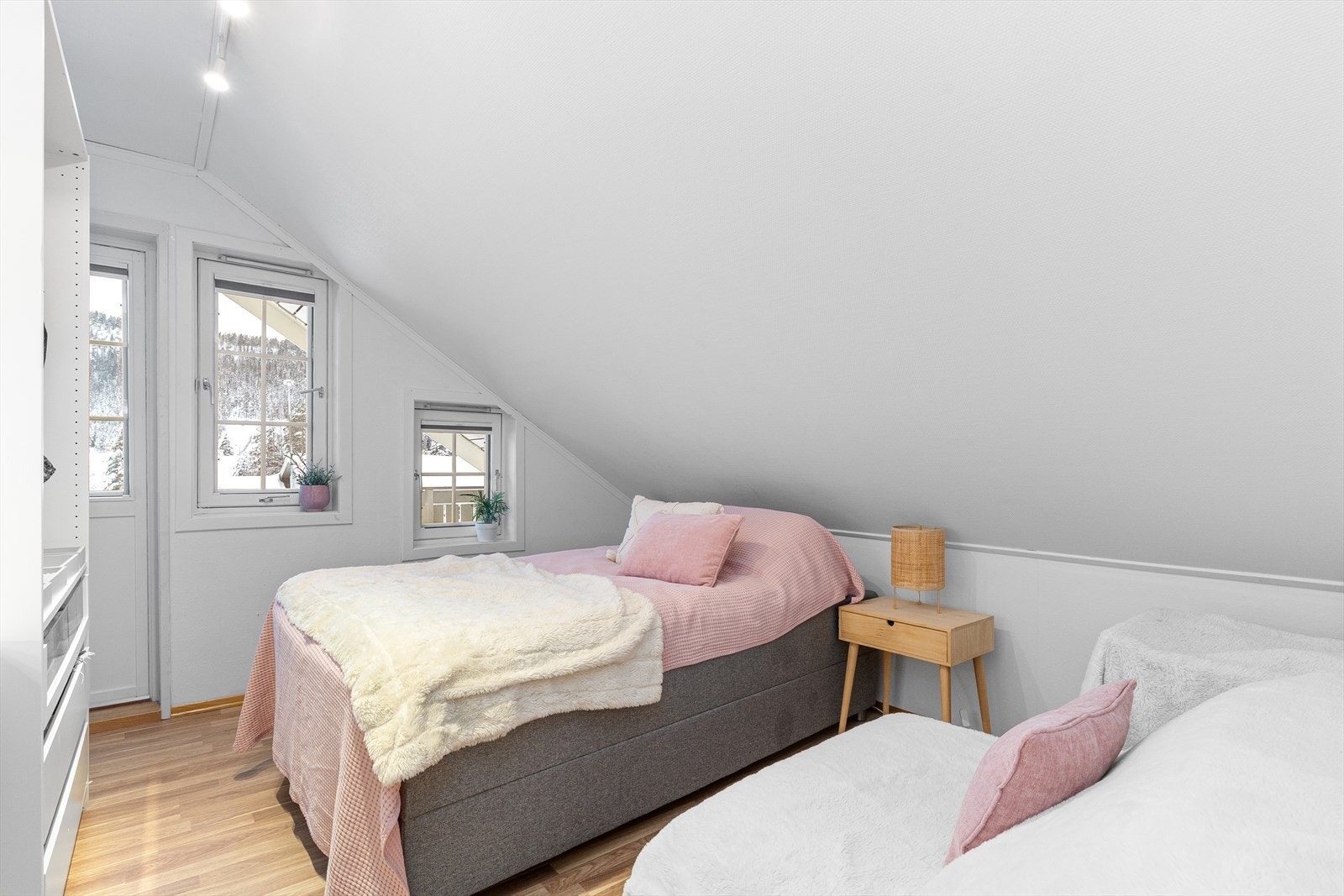 Soverom 4 av 5 (oppe) Galleribilde