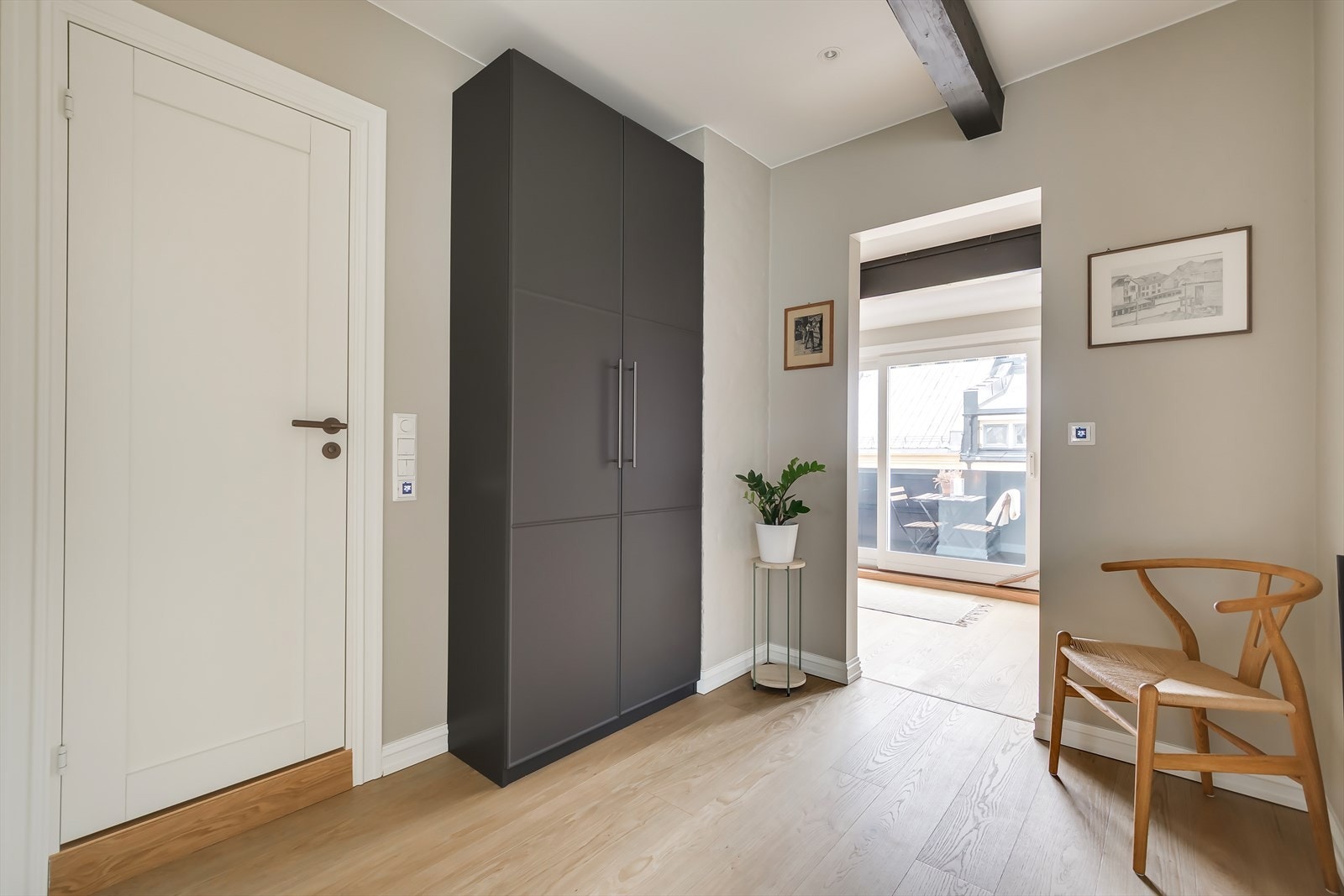 Gang/entré mot kjøkken og balkong Galleribilde