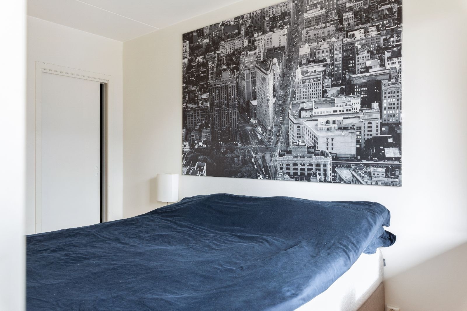 Soverom med walk in closet Galleribilde