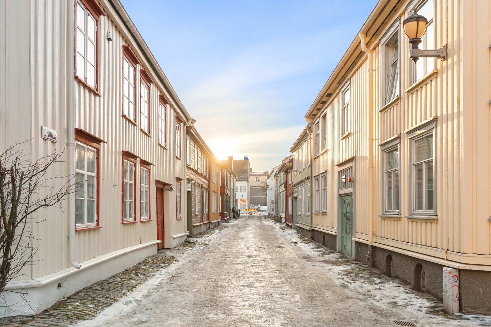 Rolig nabolag med nærhet til dagligvarebutikker, treningssenter og restauranter for å nevne noe. Galleribilde