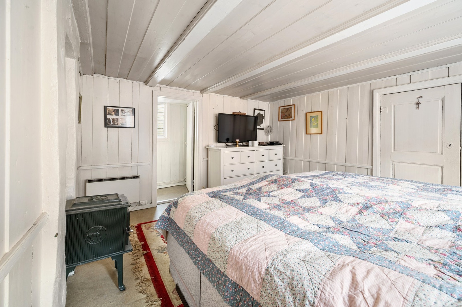 God plass til både dobbeltseng og ønsket garderobeløsning. Galleribilde