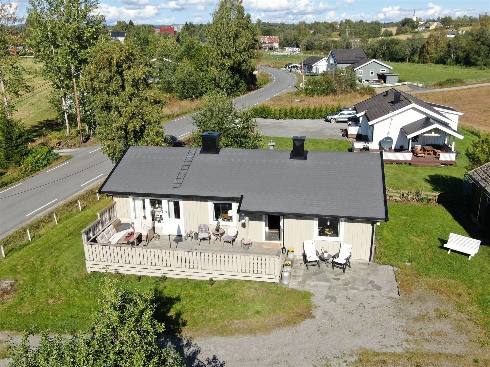 Sommerstemning i Brennerivegen 94 (Selgers eget foto) Galleribilde