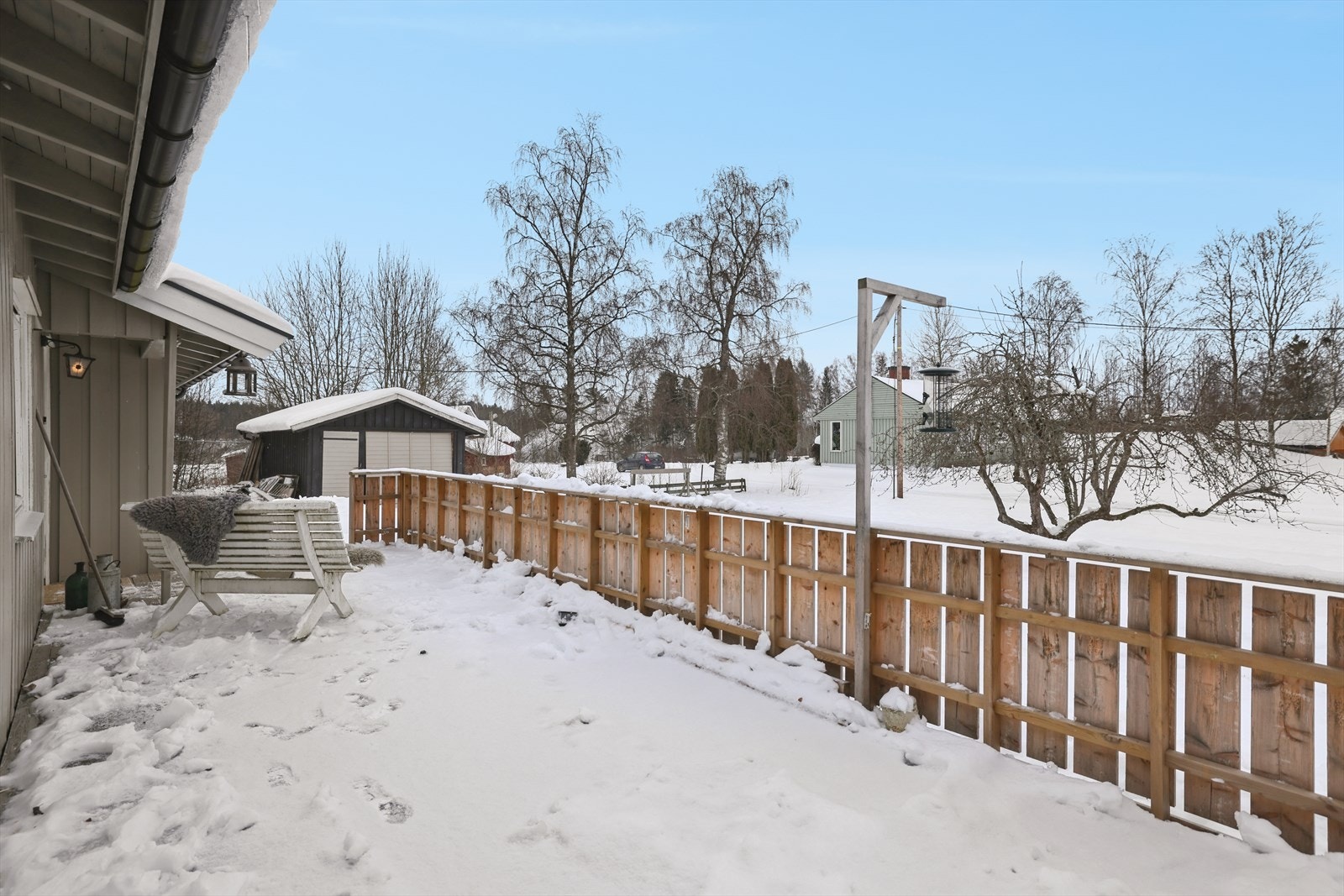 Uteområdet er skjermet og har gode muligheter for utemøblement. Galleribilde