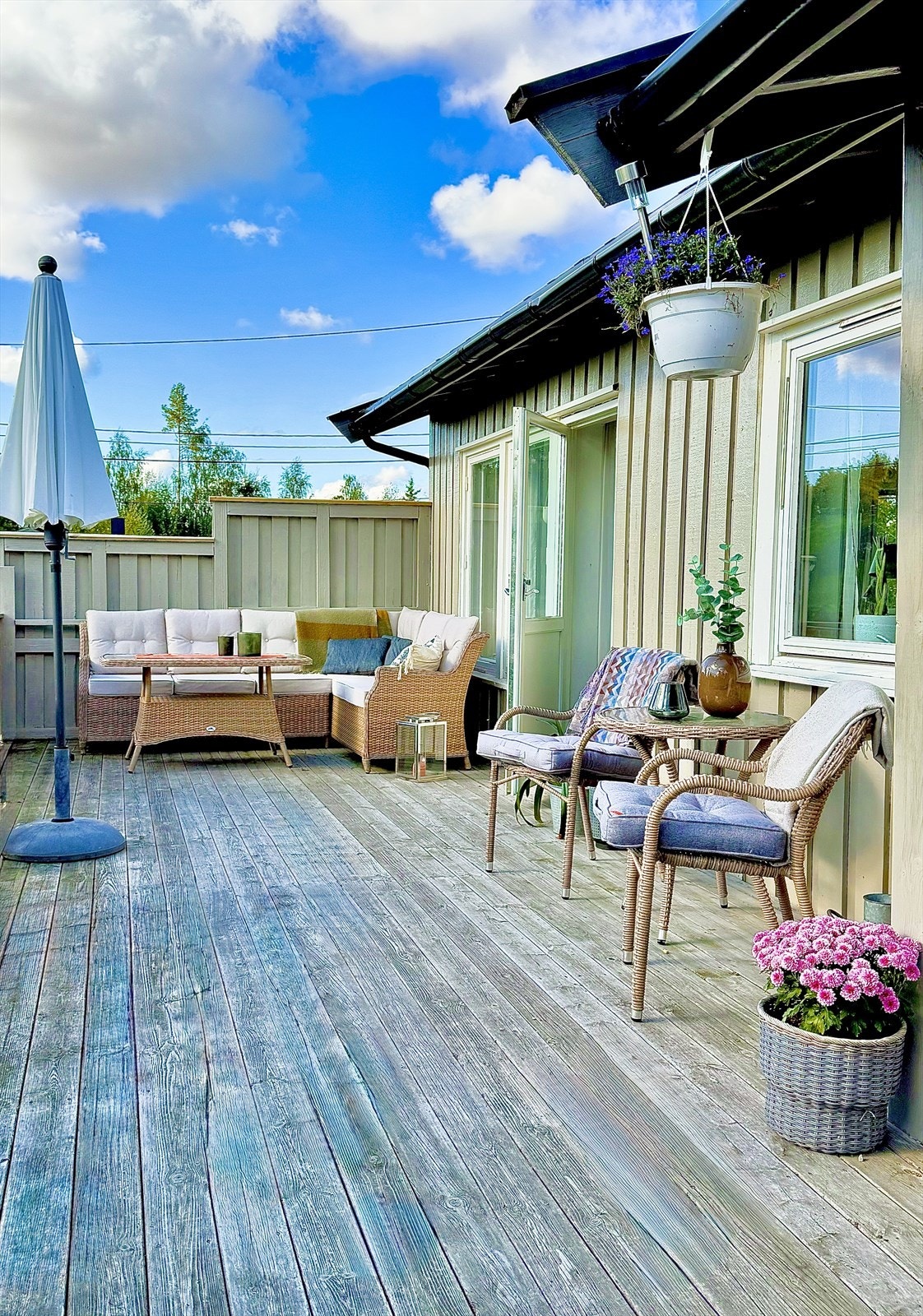 Sommeridyll på terrassen (Selgers eget foto) Galleribilde